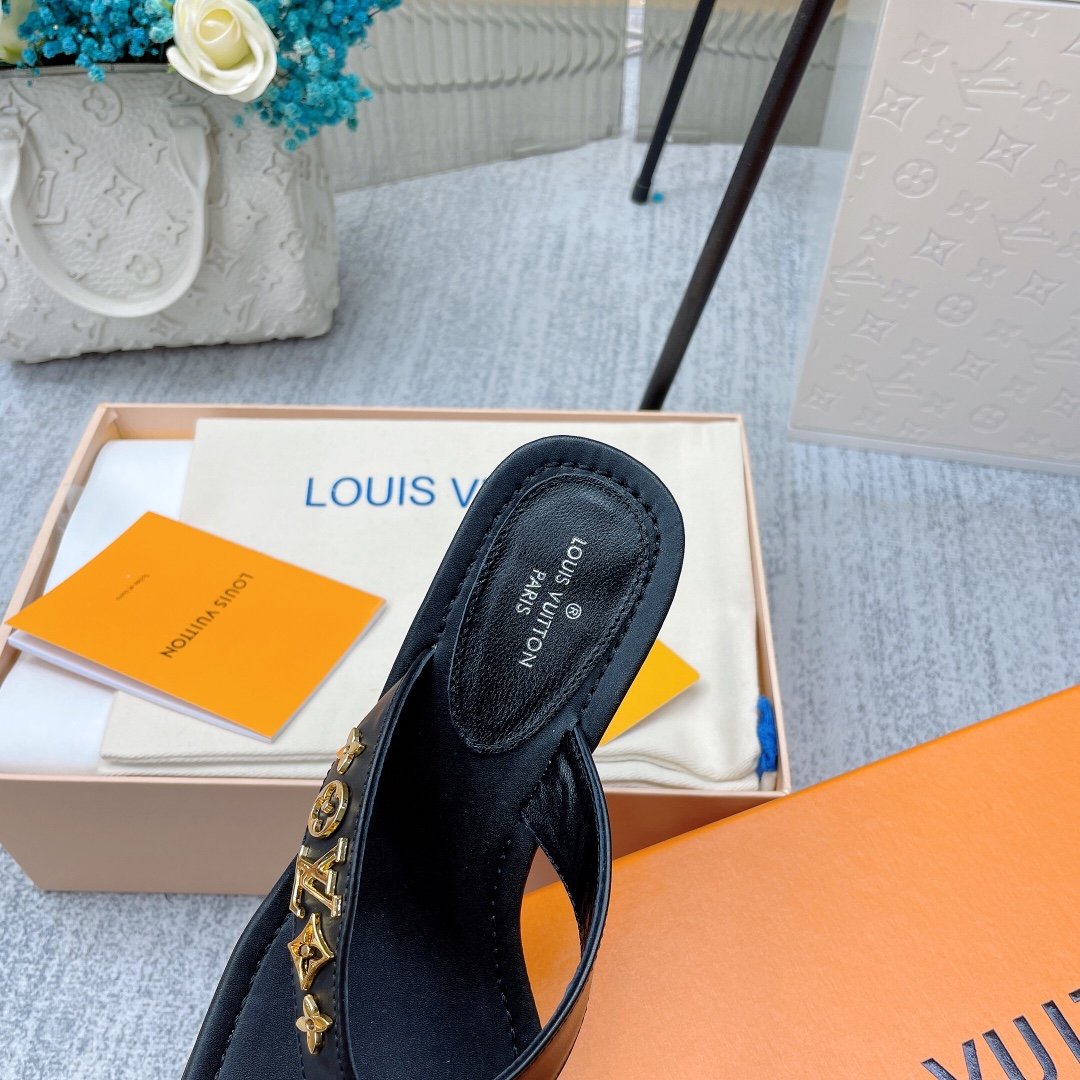 Louis Vuitton Women's Signature Thong Black For Women LV 1A9QG3 - Soul Replicas