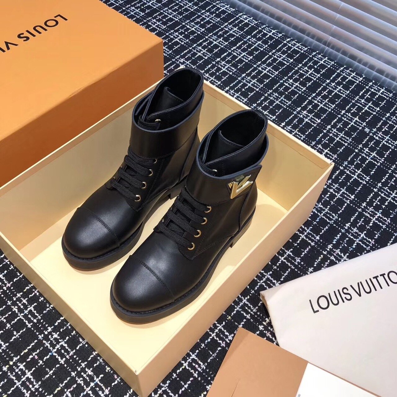 Louis Vuitton Wonderland Flat Ranger Calfskin Leather Fall/Winter Collection Black - Soul Replicas