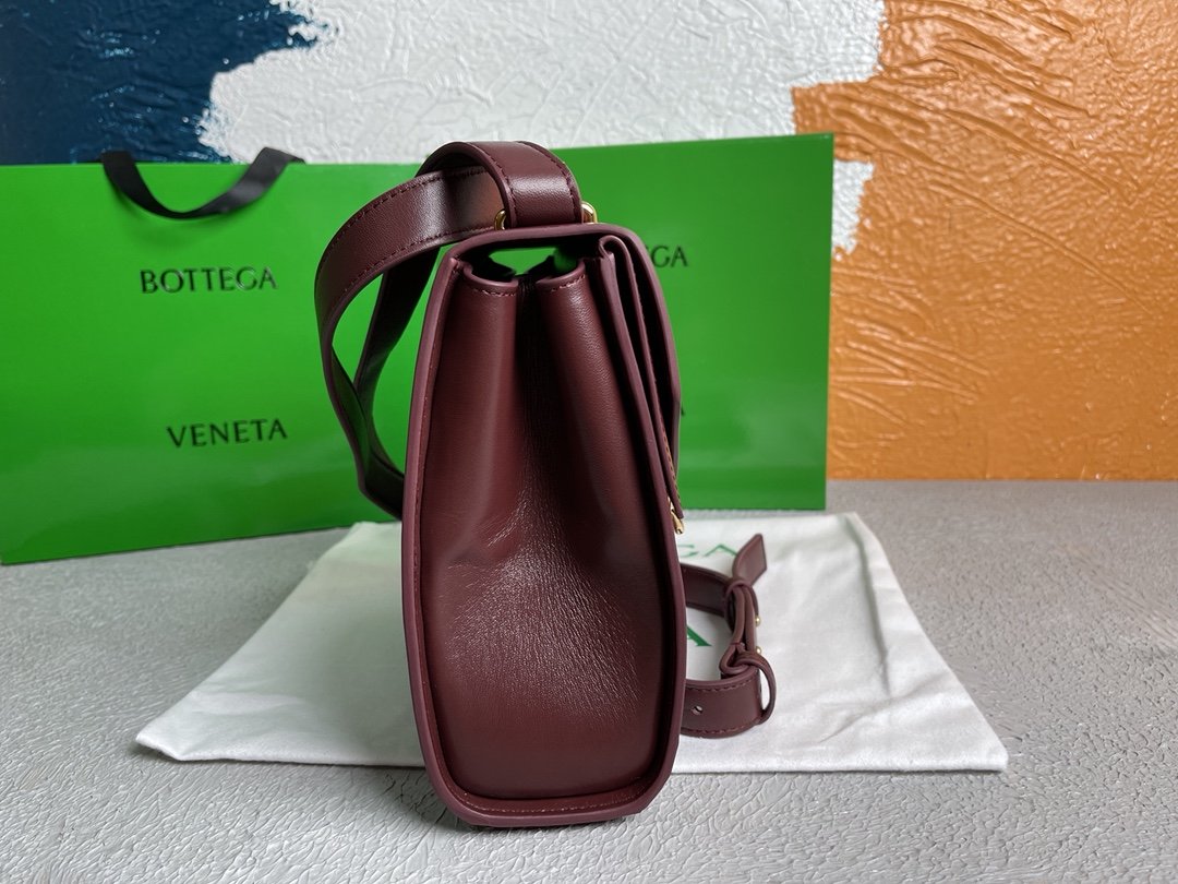 Bottega Veneta Clip Bag Purple. For Women. Women's Bags 9in/23cm - Soul Replicas