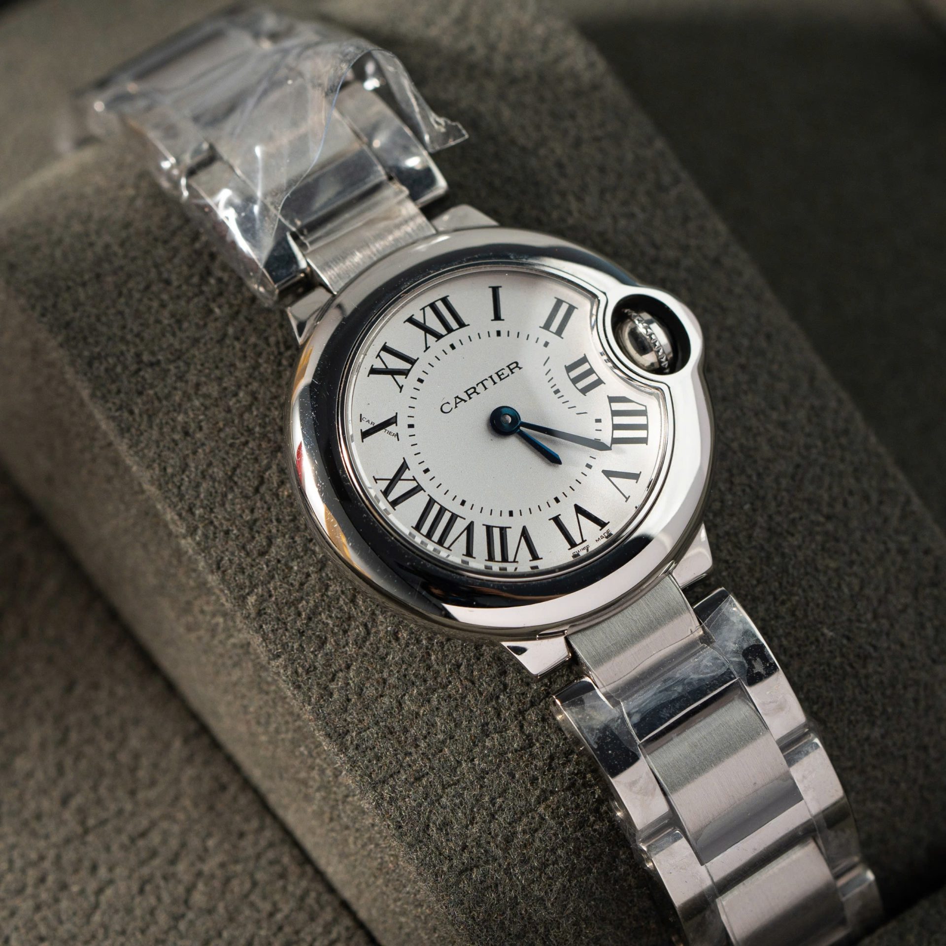 Cartier Ballon Bleu Women-s Replica Watch Swiss Quartz Movement Metal Strap 28mm - Soul Replicas