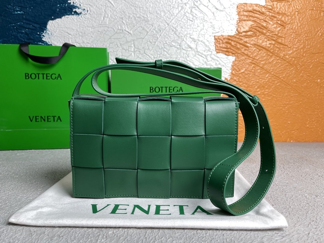 Bottega Veneta Cassette Green. For Women. Women's Bags 9.1in/23cm - Soul Replicas