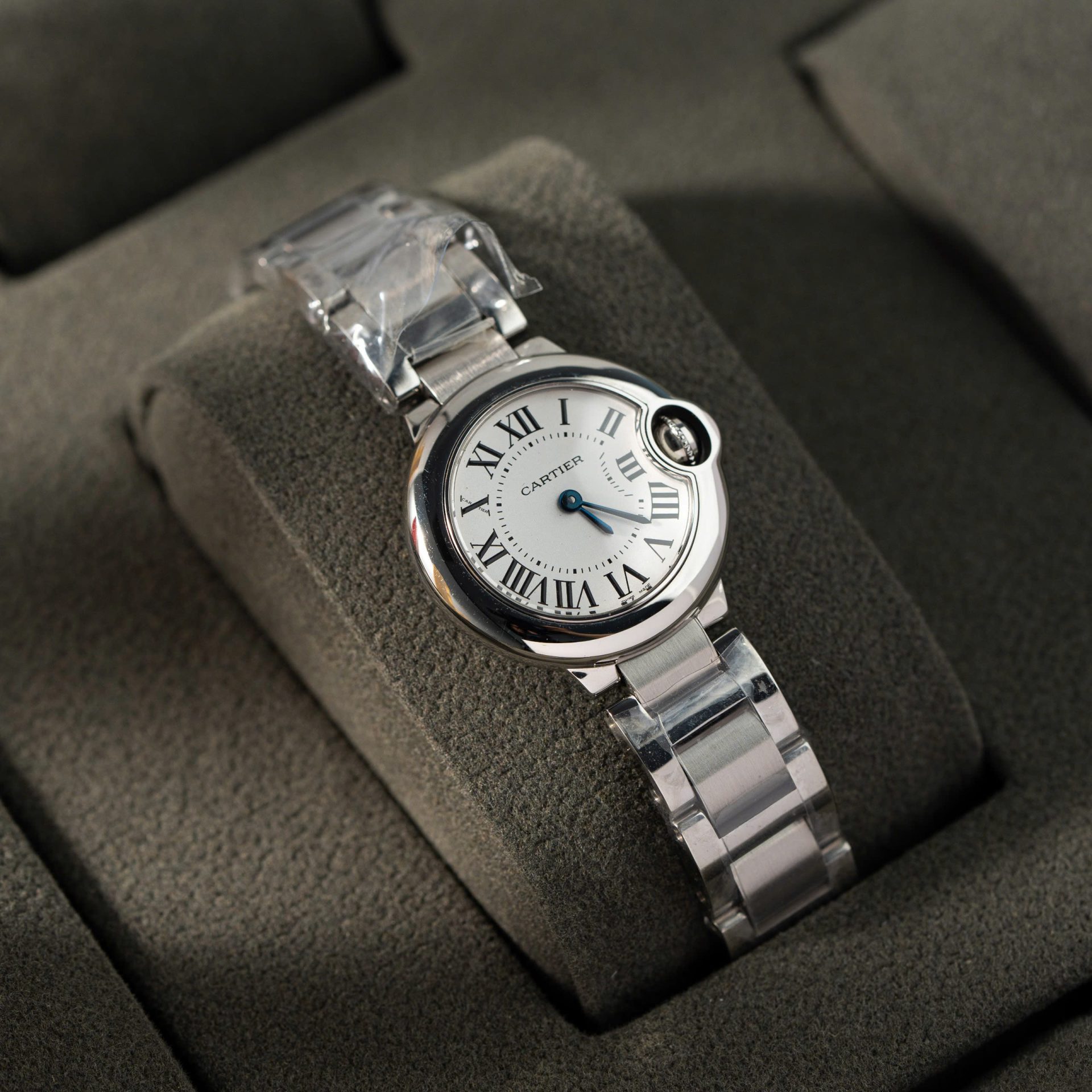 Cartier Ballon Bleu Women-s Replica Watch Swiss Quartz Movement Metal Strap 28mm - Soul Replicas