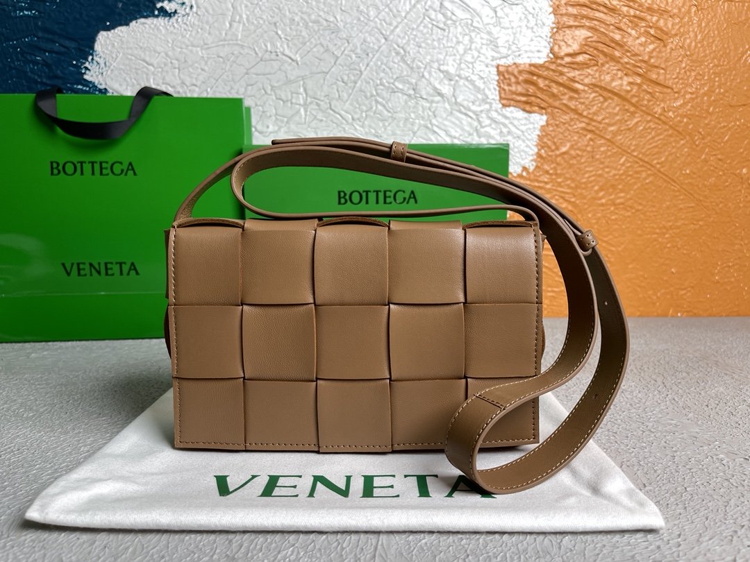 Bottega Veneta Cassette Acorn. For Women. Women's Bags 9.1in/23cm 578004VMAY17745 - Soul Replicas
