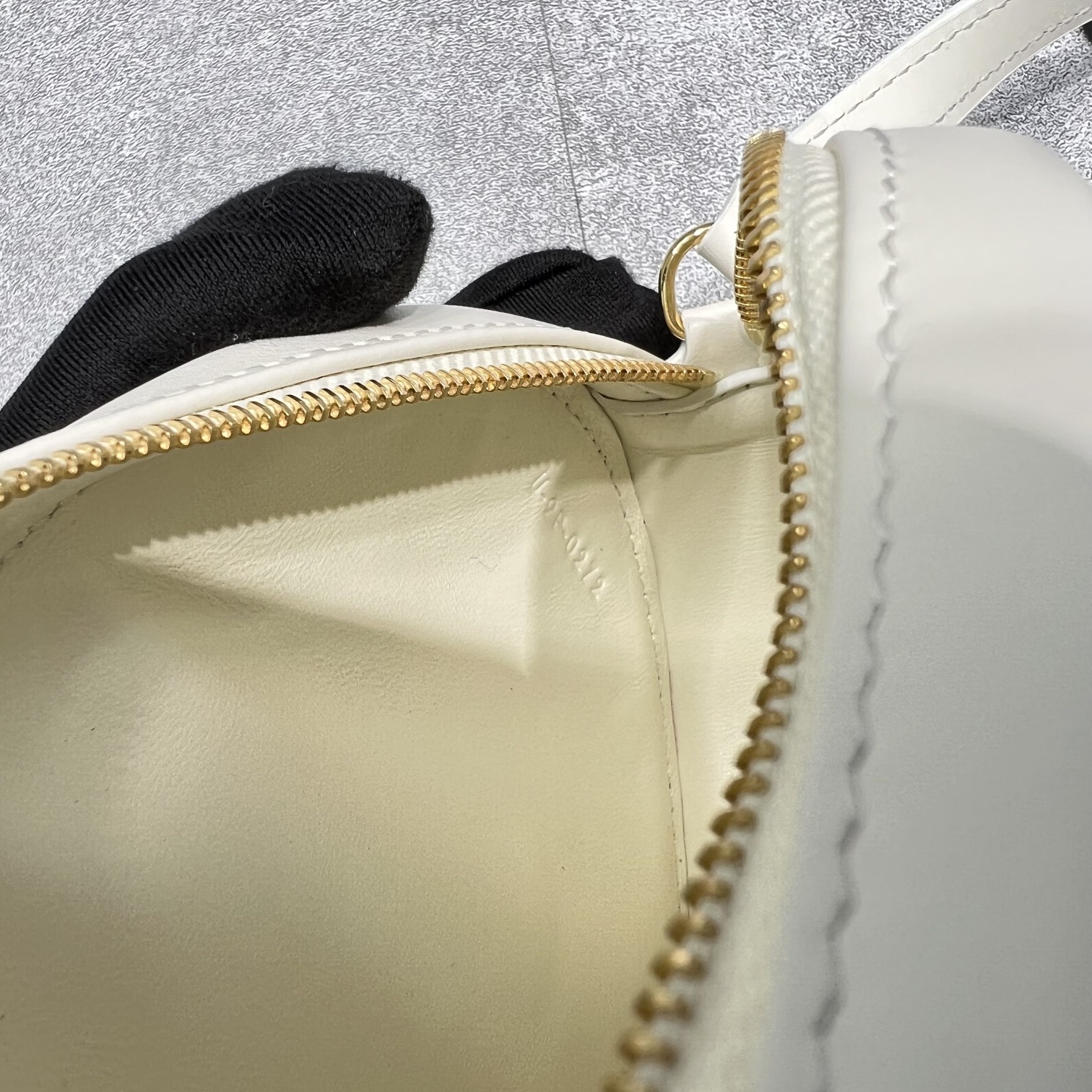 Celine Crossbody Oval Purse Cuir Triomphe White For Women 6in/16cm - Soul Replicas