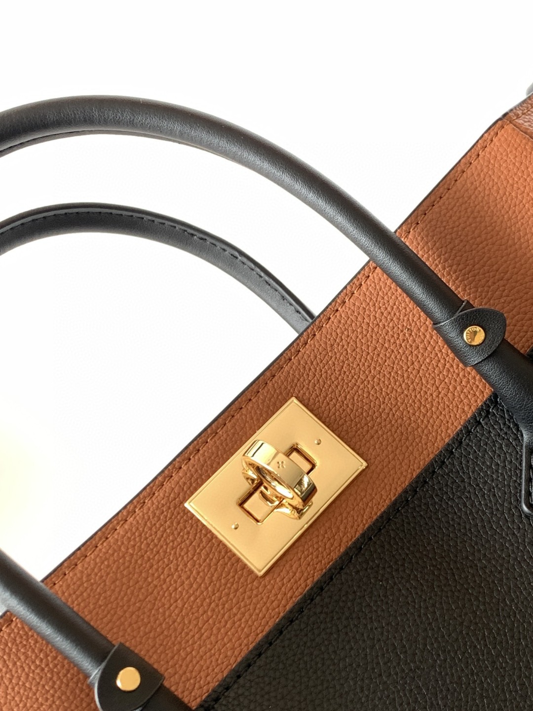 Louis Vuitton On My Side MM Tote Bag Monogram Canvas Black For Women. Women-s Handbags. Shoulder Bags 12in/31cm LV M53823 - Soul Replicas