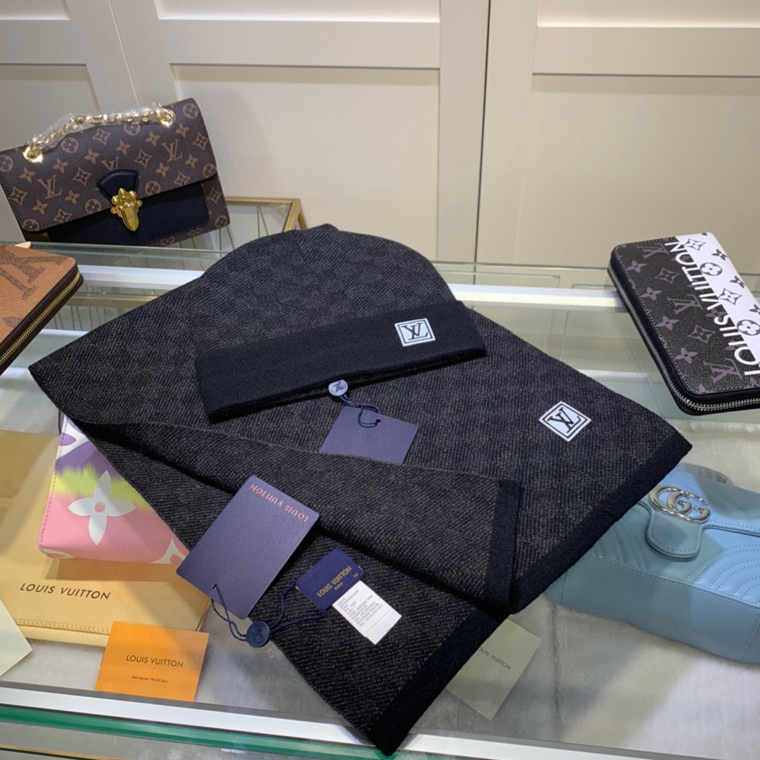 Louis Vuitton Beanie & Scarf Set In Black - Soul Replicas