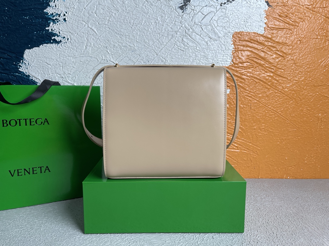 Bottega Veneta Clip Bag Beige. For Women. Women's Bags 9in/23cm - Soul Replicas