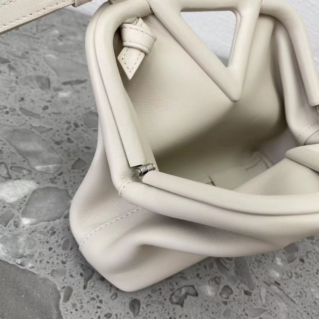 Bottega Veneta Point White. For Women. Women's Bags 8.6in/22cm 658476VCP409137 - Soul Replicas