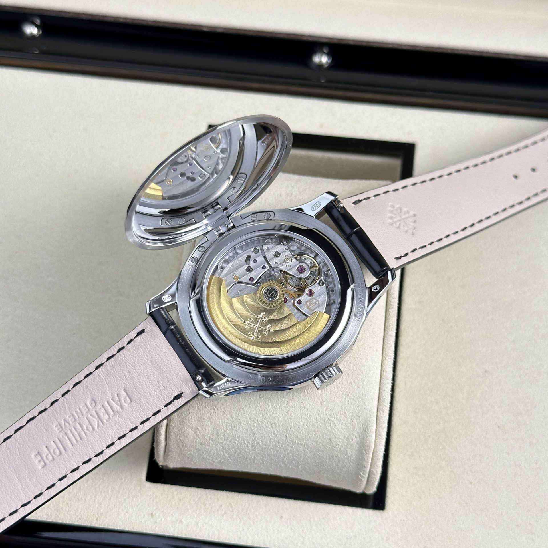 Patek Philippe Replica Watch Calatrava 5227G Mechanical Ivory Dial 3K Factory 39mm - Soul Replicas