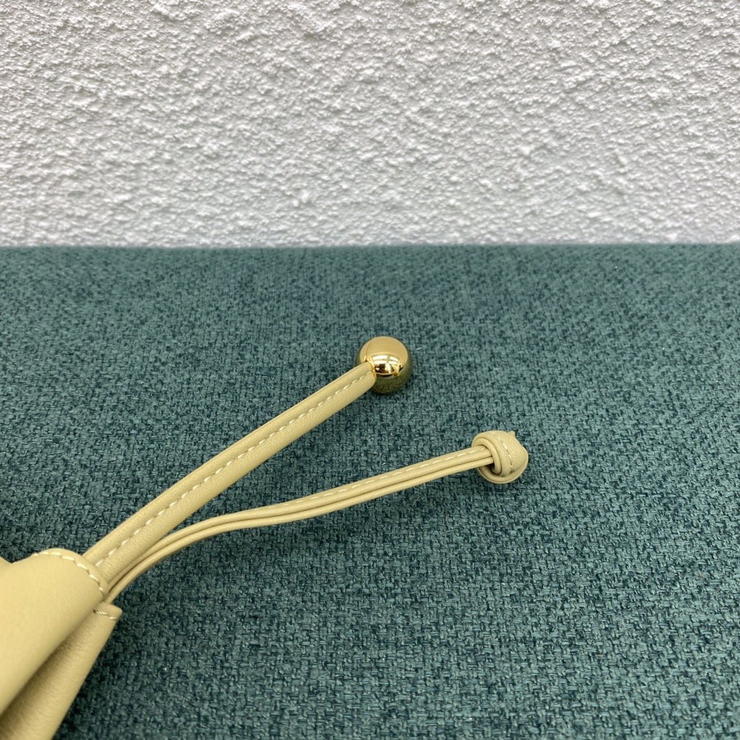 Bottega Veneta Medium Pouch Beige. For Women. Women's Bags 15.7in/40cm - Soul Replicas