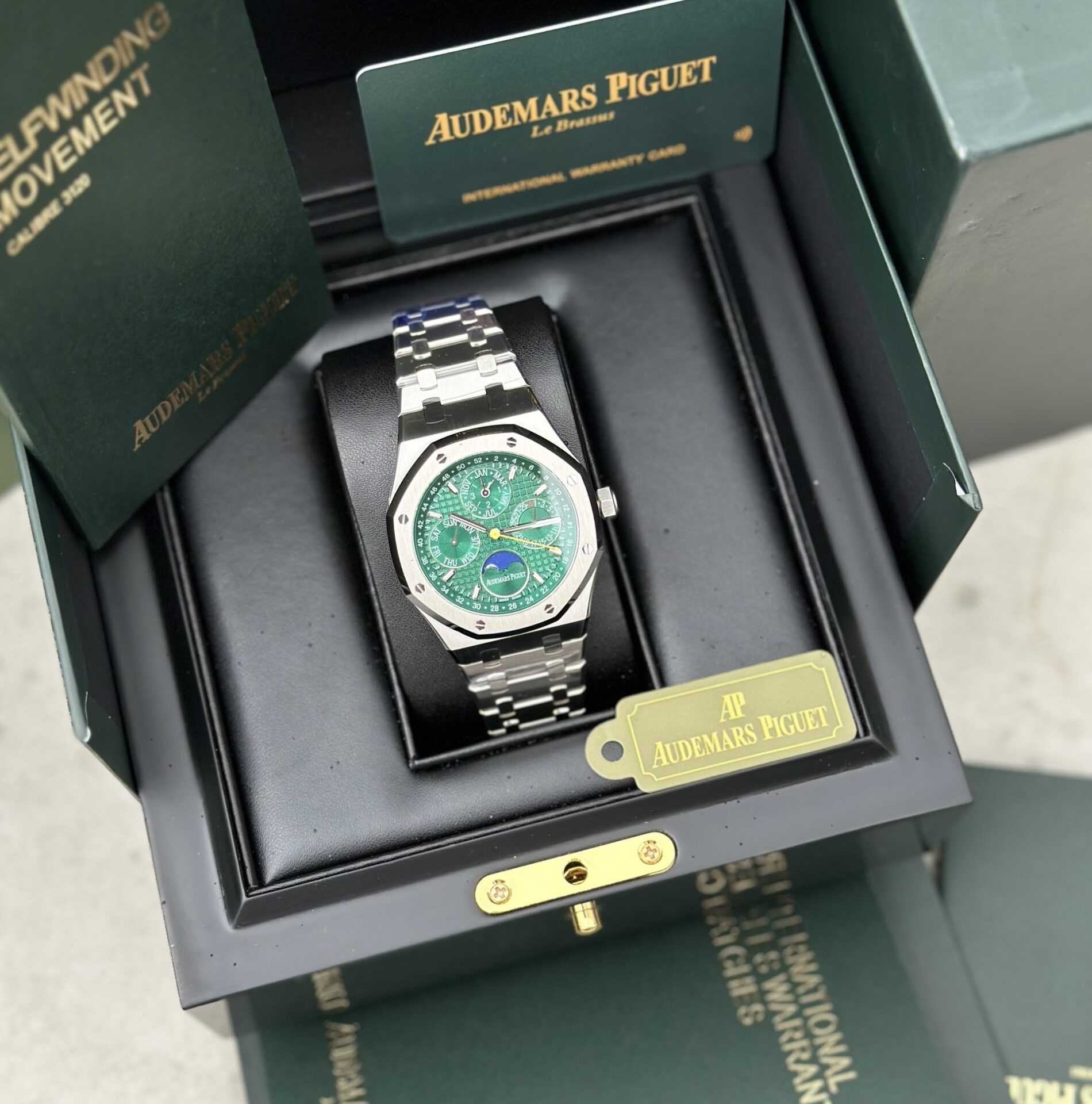 Audemars Piguet Replica Watch Royal Oak 26574ST Green Dial 41mm - Soul Replicas