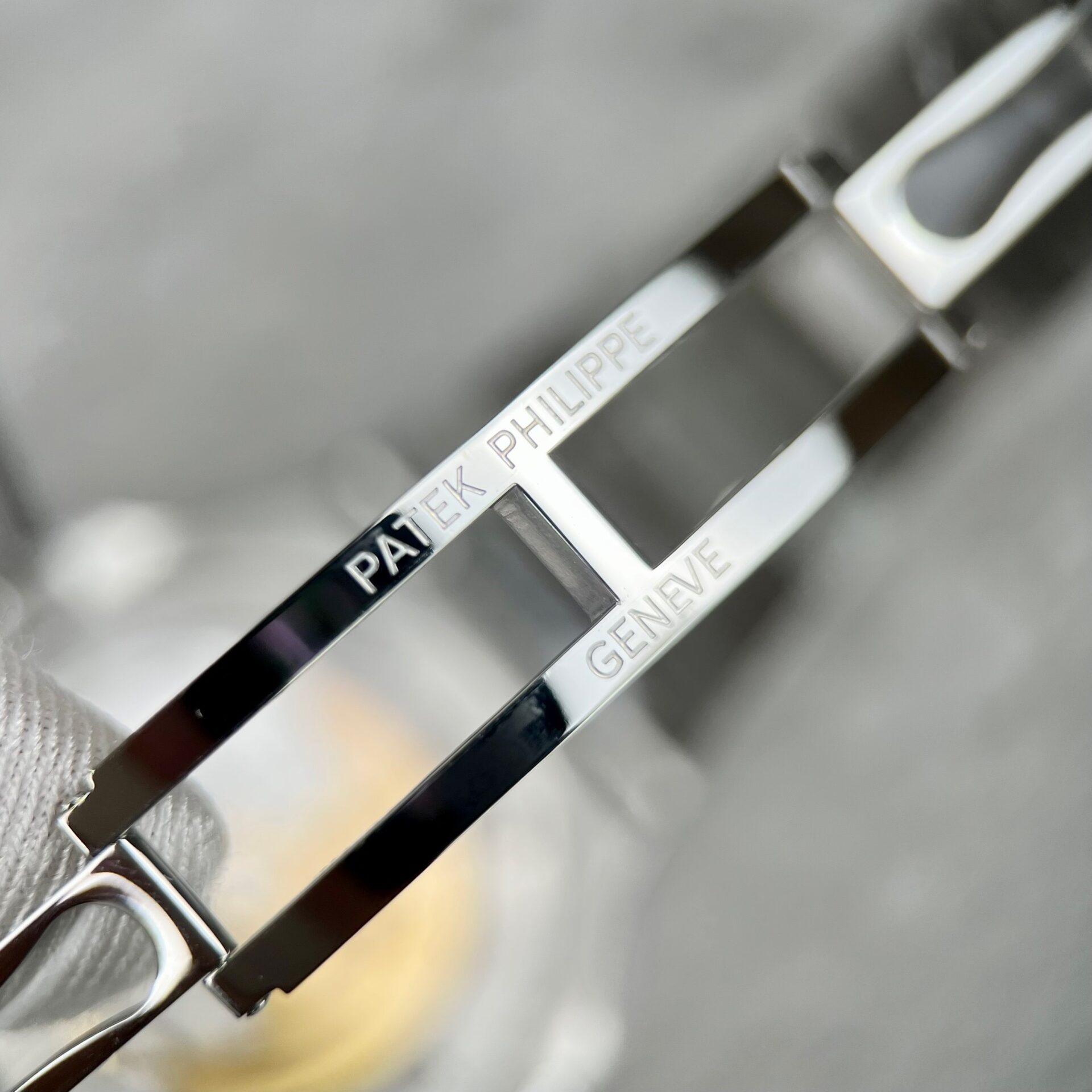 Patek Philippe Replica Watch Nautilus 5723 White Dial Metal Wire 40mm - Soul Replicas