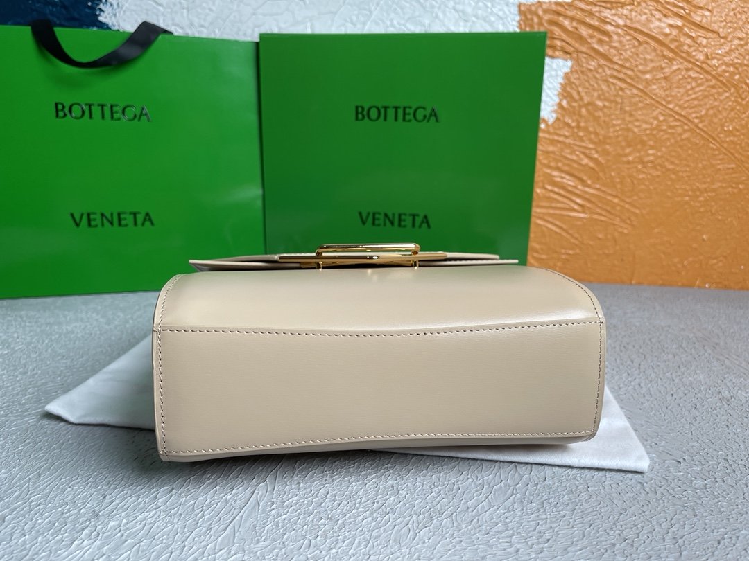 Bottega Veneta Clip Bag Beige. For Women. Women's Bags 9in/23cm - Soul Replicas