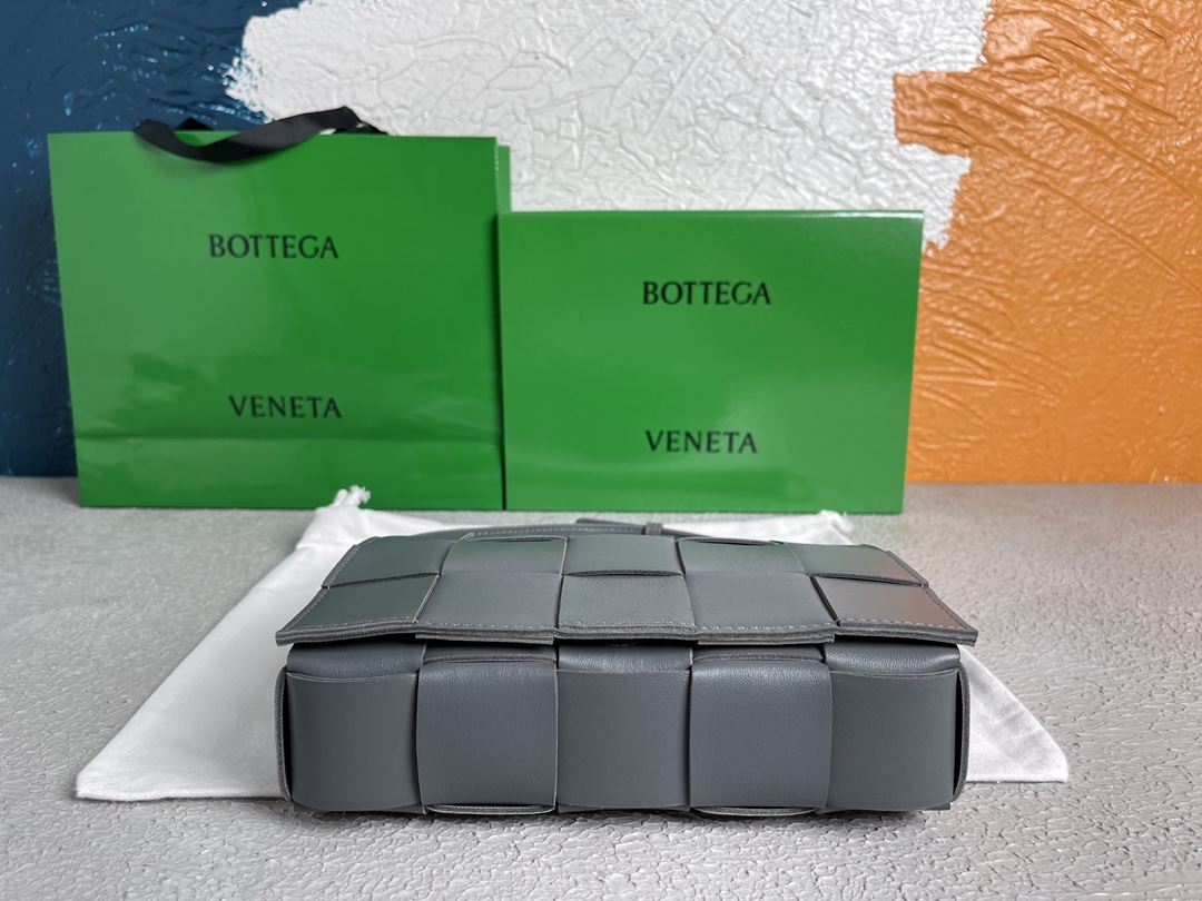 Bottega Veneta Cassette Thunder. For Women. Women's Bags 9.1in/23cm 578004VMAY11242 - Soul Replicas