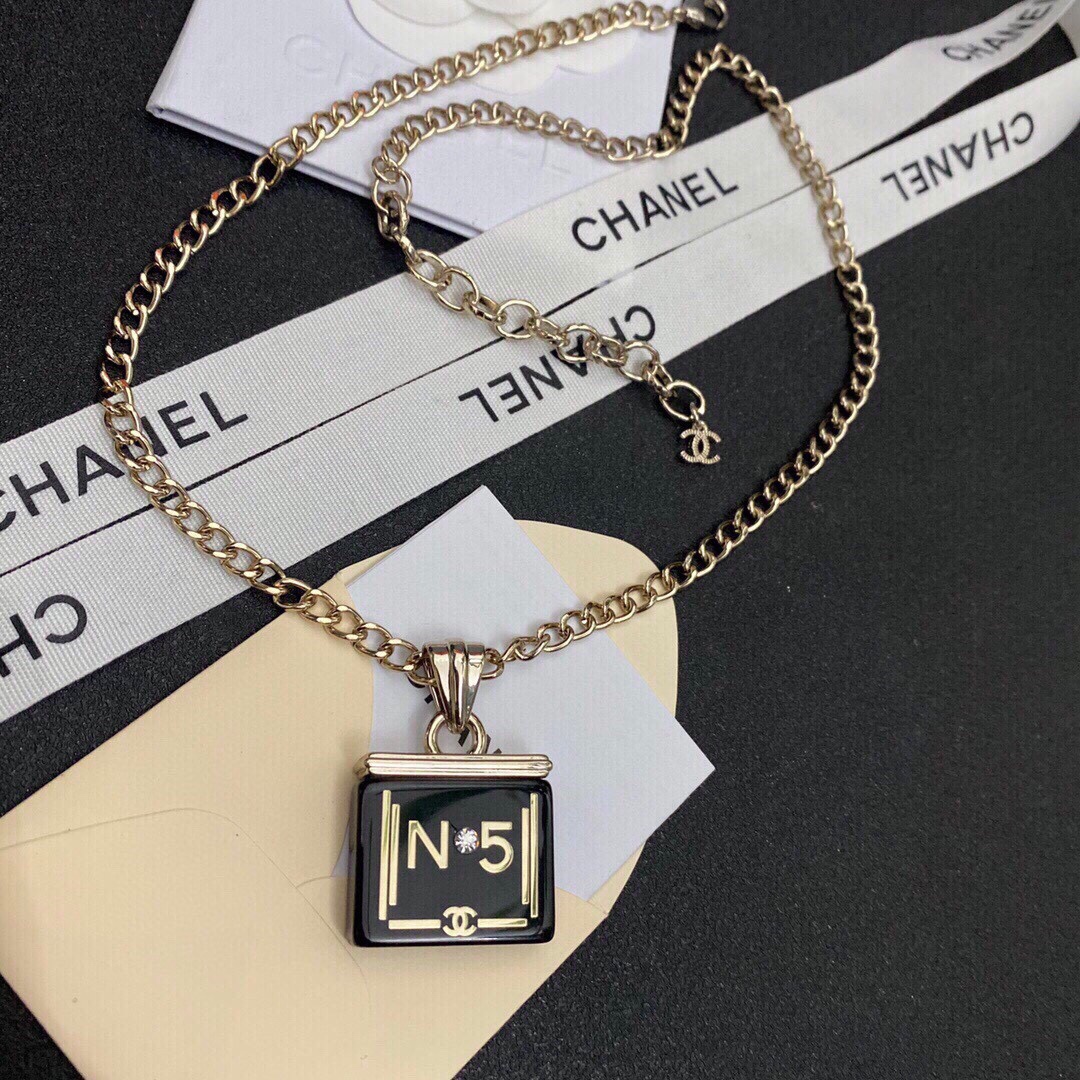 ChanelN5 Necklace - Soul Replicas