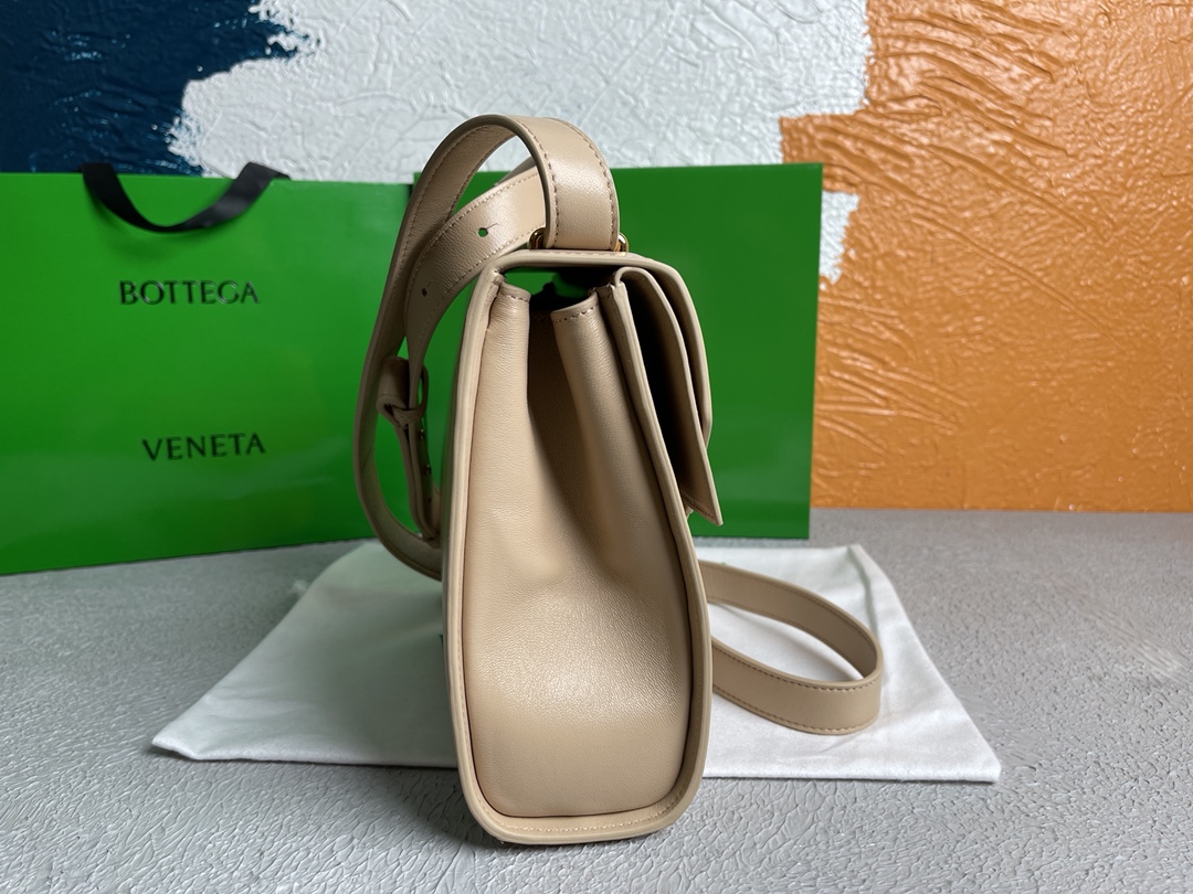 Bottega Veneta Clip Bag Beige. For Women. Women's Bags 9in/23cm - Soul Replicas