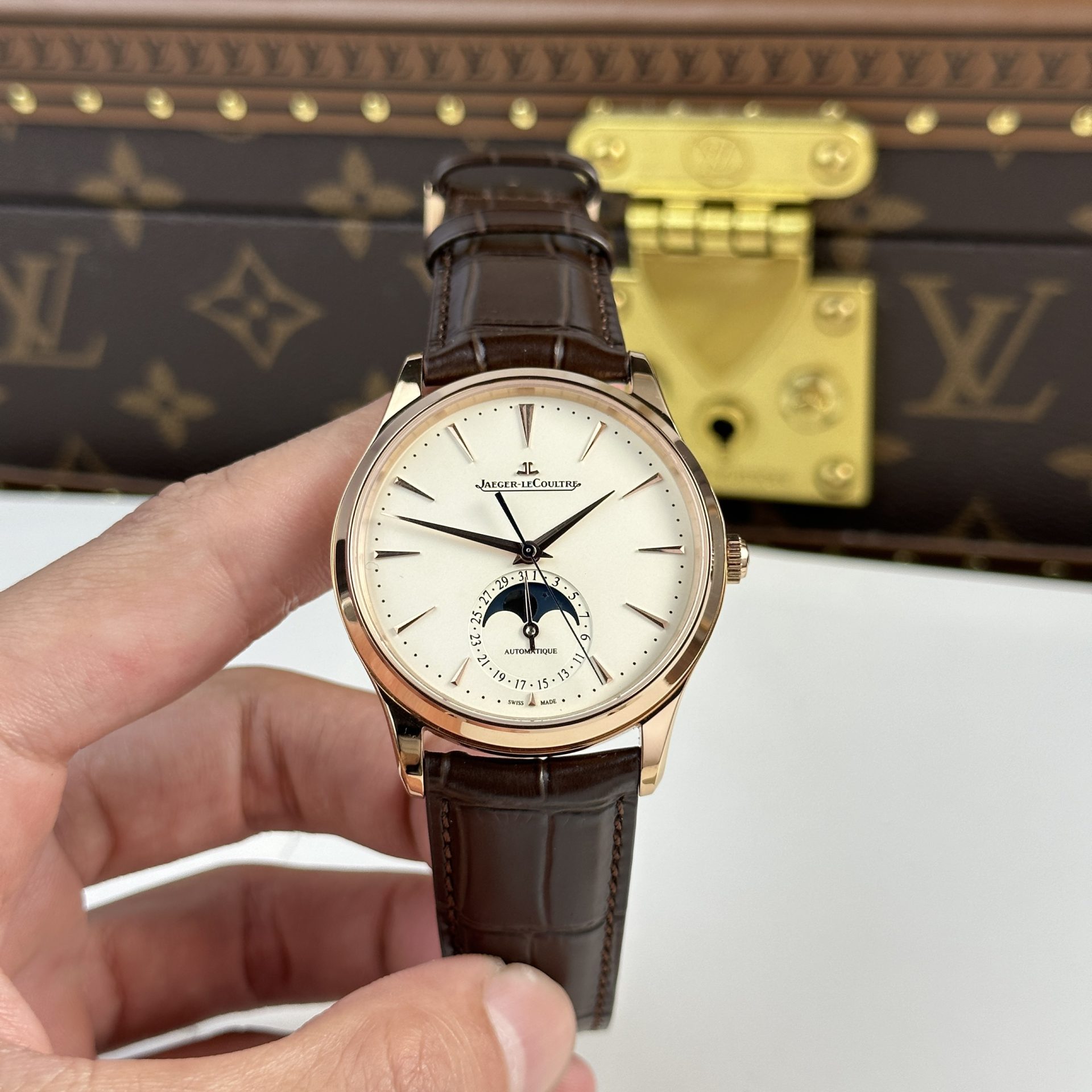 Jaeger LeCoultre Replica Watch Master Ultrathin Moon Rose Gold Leather Strap 39mm - Soul Replicas