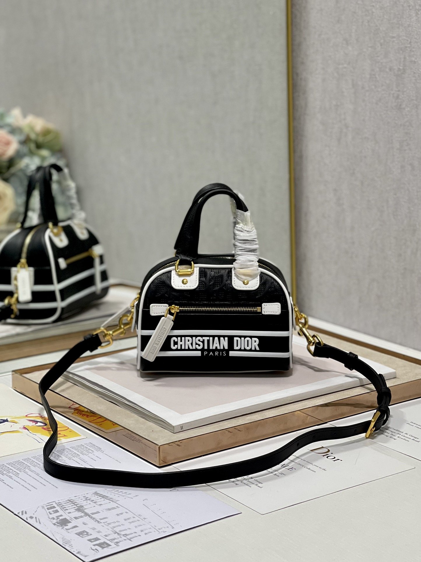 Christian Dior Mini Vibe Zip Bowling Bag. Black. For Women Women-s Handbags. Bowling Bags. 17cm CD - Soul Replicas