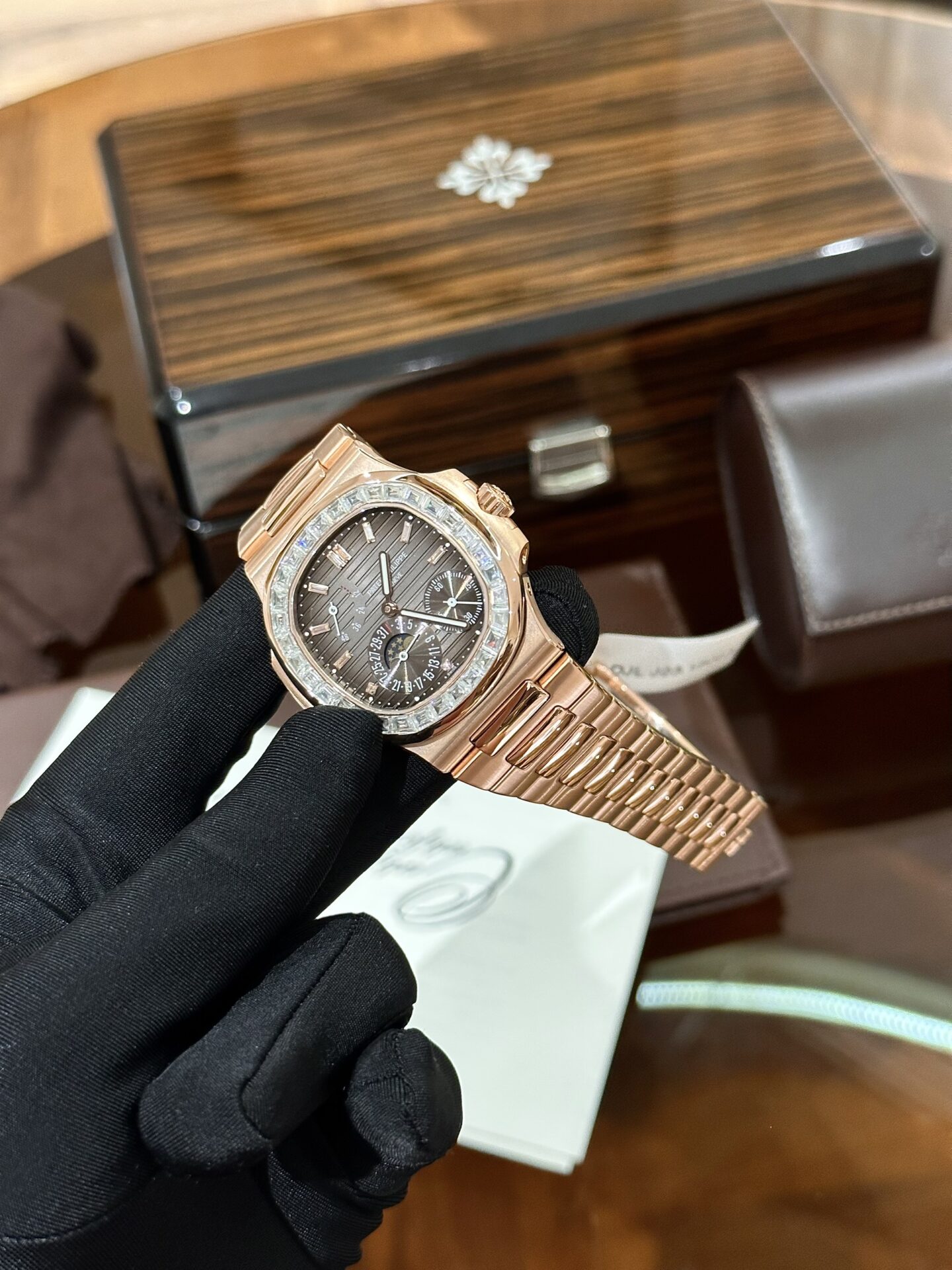 Patek Philippe Nautilus 5724 Replica Watch Gold Wrapped Diamond Moissanite 40mm - Soul Replicas