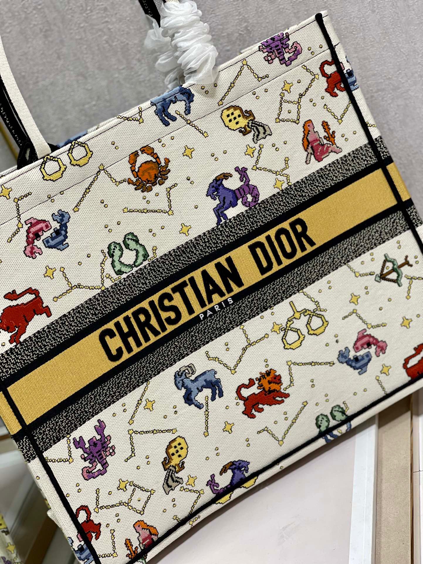 Christian Dior Large Dior Book Tote White. For Women. Women's Handbags 16.5in/42cm CD M1286ZRTY_M941 - Soul Replicas