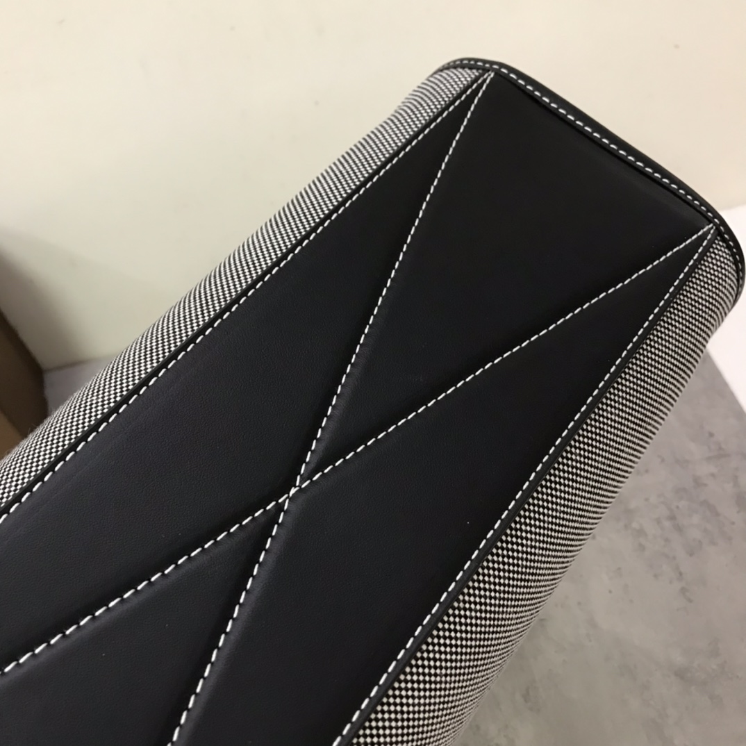 Burberry Horseferry Print Cotton Canvas Tote Black/Grey For Women. Women's Bags. Shoulder And Crossbody Bags 14in/ 35.5cm BUR 80508141 - Soul Replicas