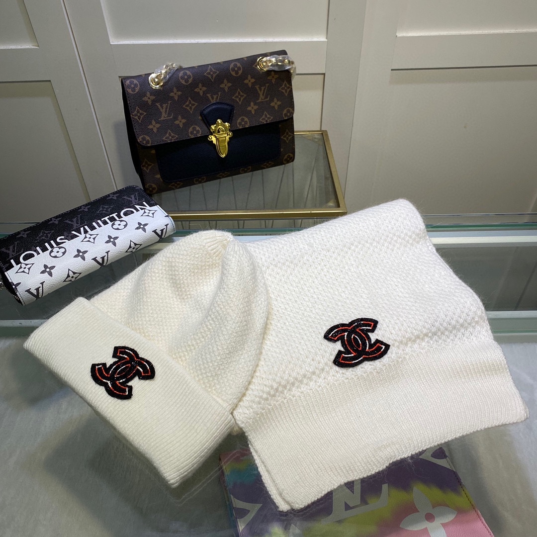 Chanel Beanie & Scarf Set In White - Soul Replicas