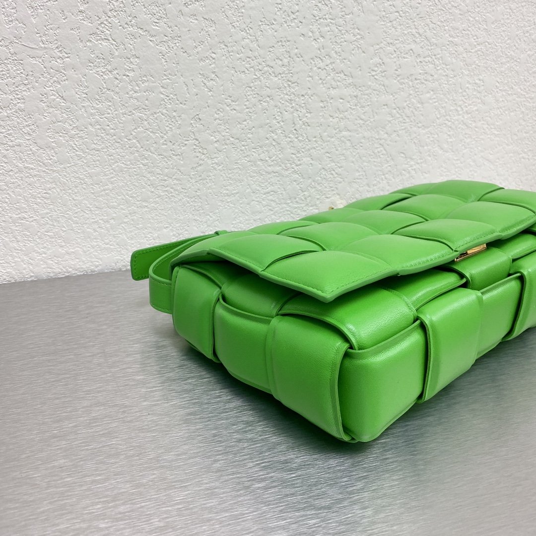 Bottega Veneta Padded Cassette Green. For Women. Women's Bags 10.2in/26cm 591970VCQR13724 - Soul Replicas