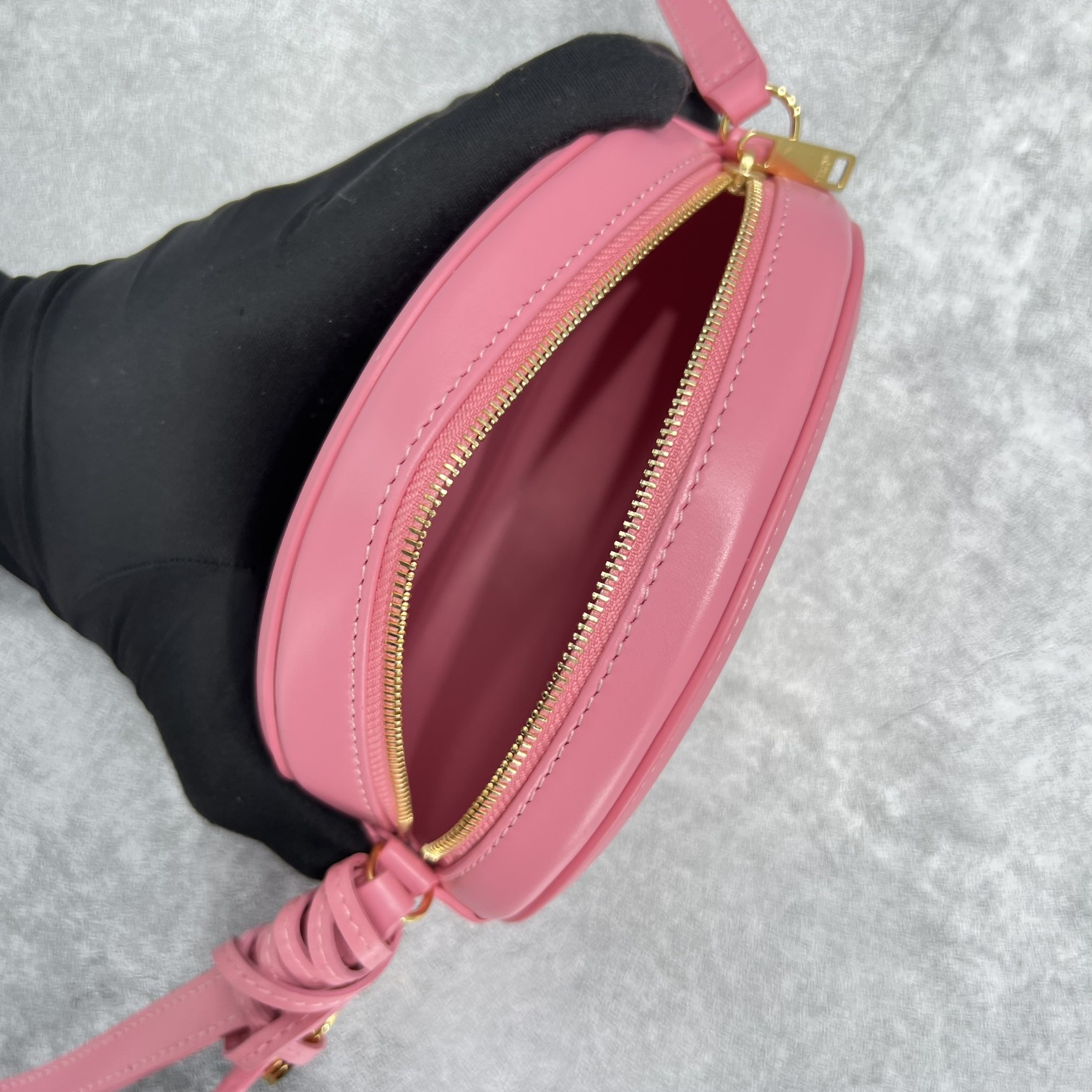 Celine Crossbody Oval Purse Cuir Triomphe PiNike For Women 6in/16cm 10I703DPQ.27LK - Soul Replicas