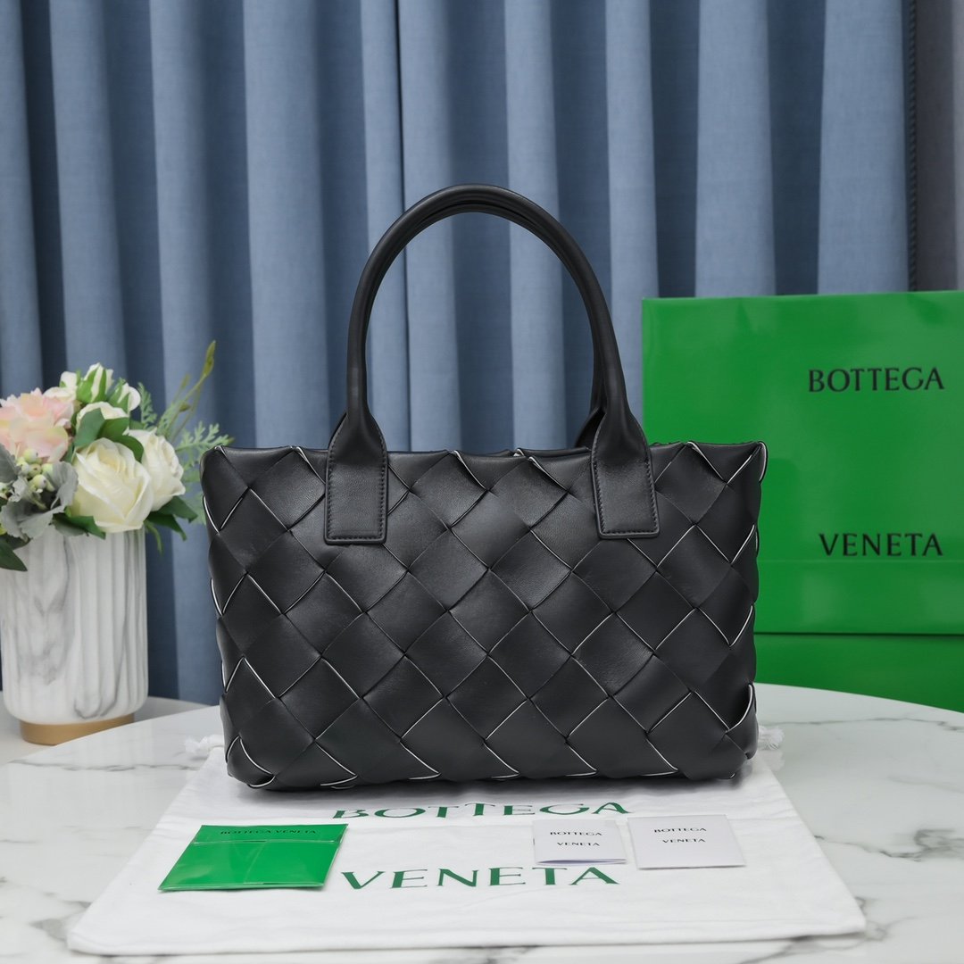 Bottega Veneta Medium Intrecciato Tote Bag Black. For Women. Women-s Bags 17.3in/44cm 630817VMAY32544 - Soul Replicas