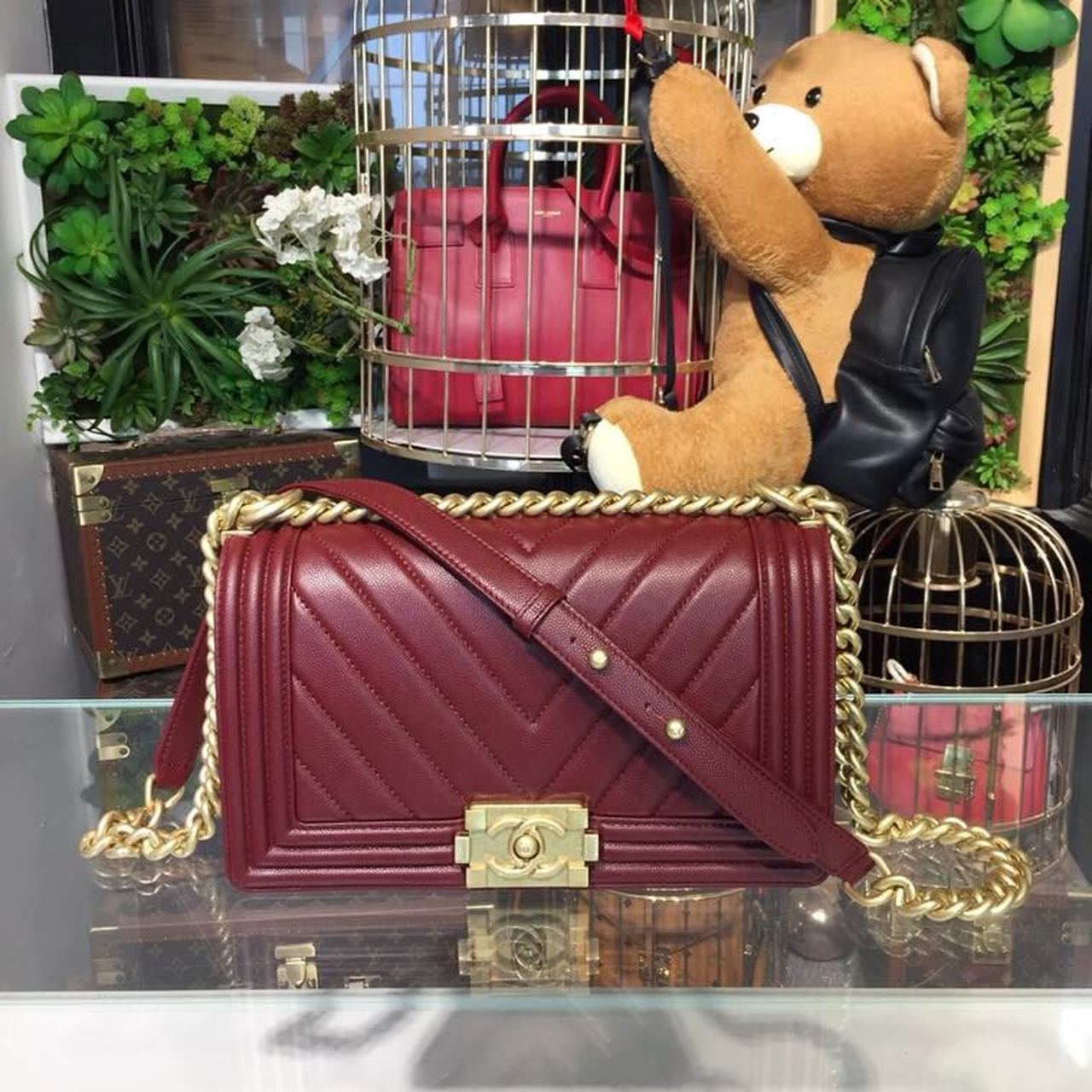 Chanel Boy Handbag Gold Toned Hardware Burgundy For Women. Women-s Bags. Shoulder And Crossbody Bags 9.8in/25cm A67086 - Soul Replicas