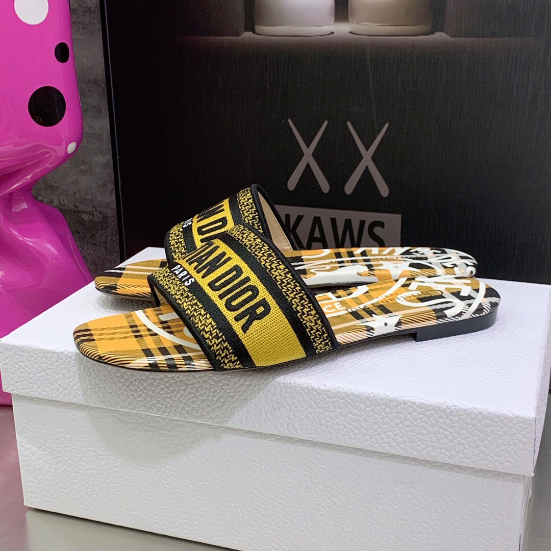 Christian Dior Women's Dway Slide Yellow and Black For Women CD KCQ209CEE_S56X - Soul Replicas