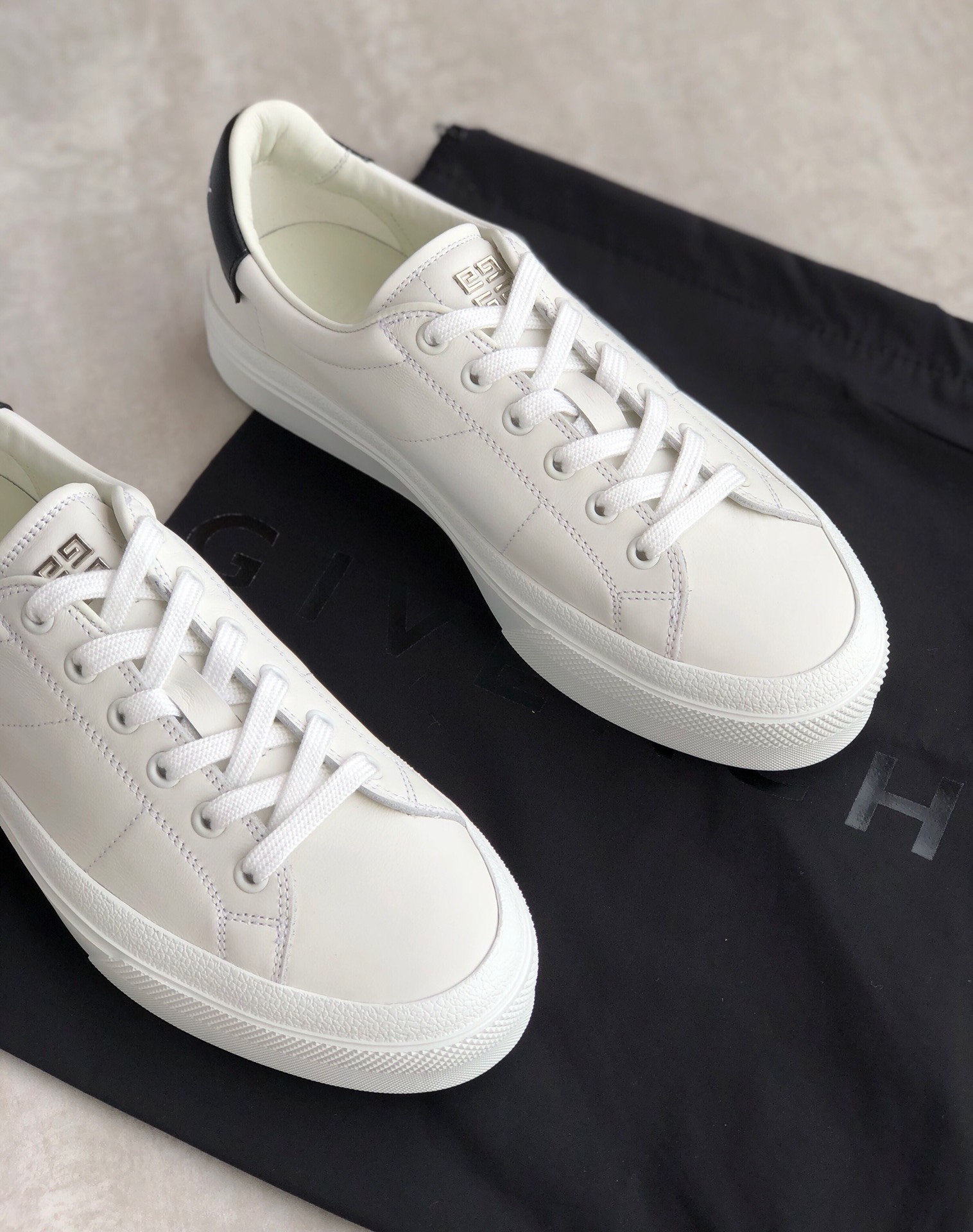 Givenchy City Sport Two-Tone Sneakers Black And White For Men GVC BH005VH118-131 - Soul Replicas