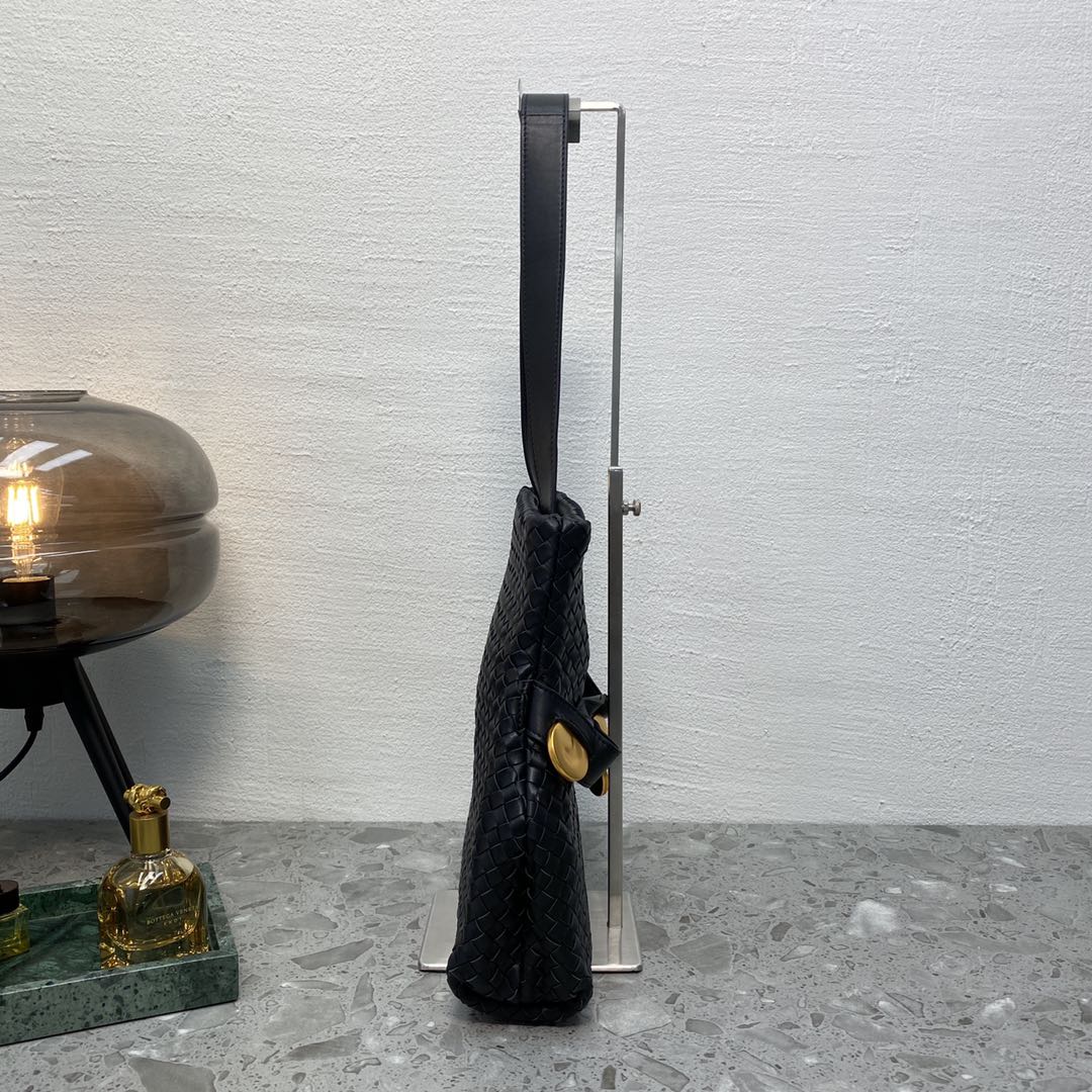 Bottega Veneta Intrecciato Shoulder Bag Black. For Women. Women's Bags 10.2in/26cm - Soul Replicas