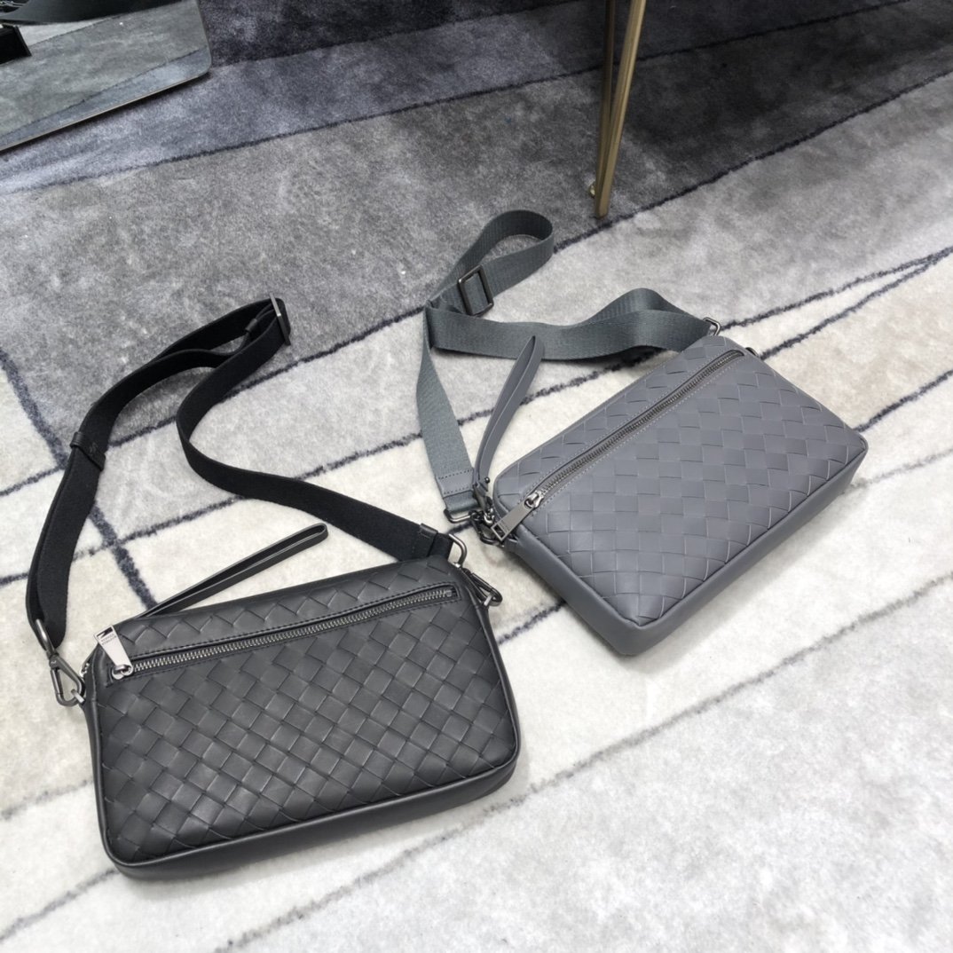 Bottega Veneta Classic Intrecciato Black. For Women. Women's Bags 9.6in/24.5cm - Soul Replicas