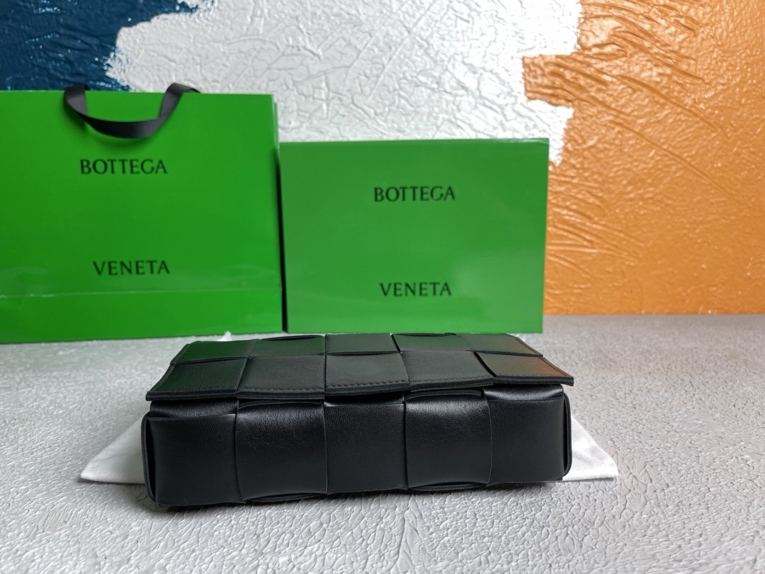 Bottega Veneta Cassette Black. For Women. Women's Bags 9.1in/23cm 578004VMAY11229 - Soul Replicas