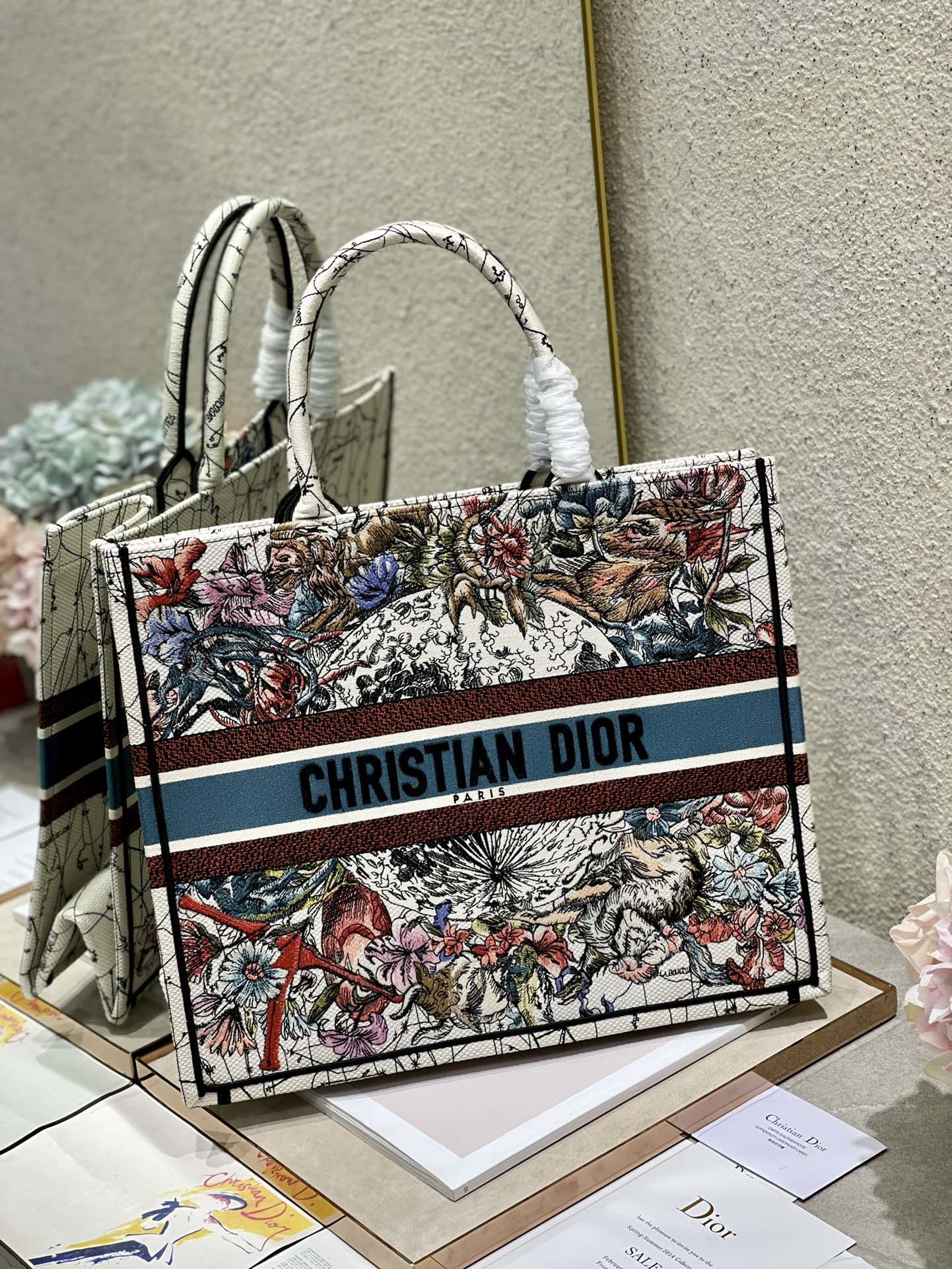 Christian Dior Large Dior Book Tote Latte Multicolor Dior Zodiac Embroidery. Latte Multicolor. For Women Women's Handbags. Shoulder Bags. 42cm CD M1286ZRHP_M941 - Soul Replicas