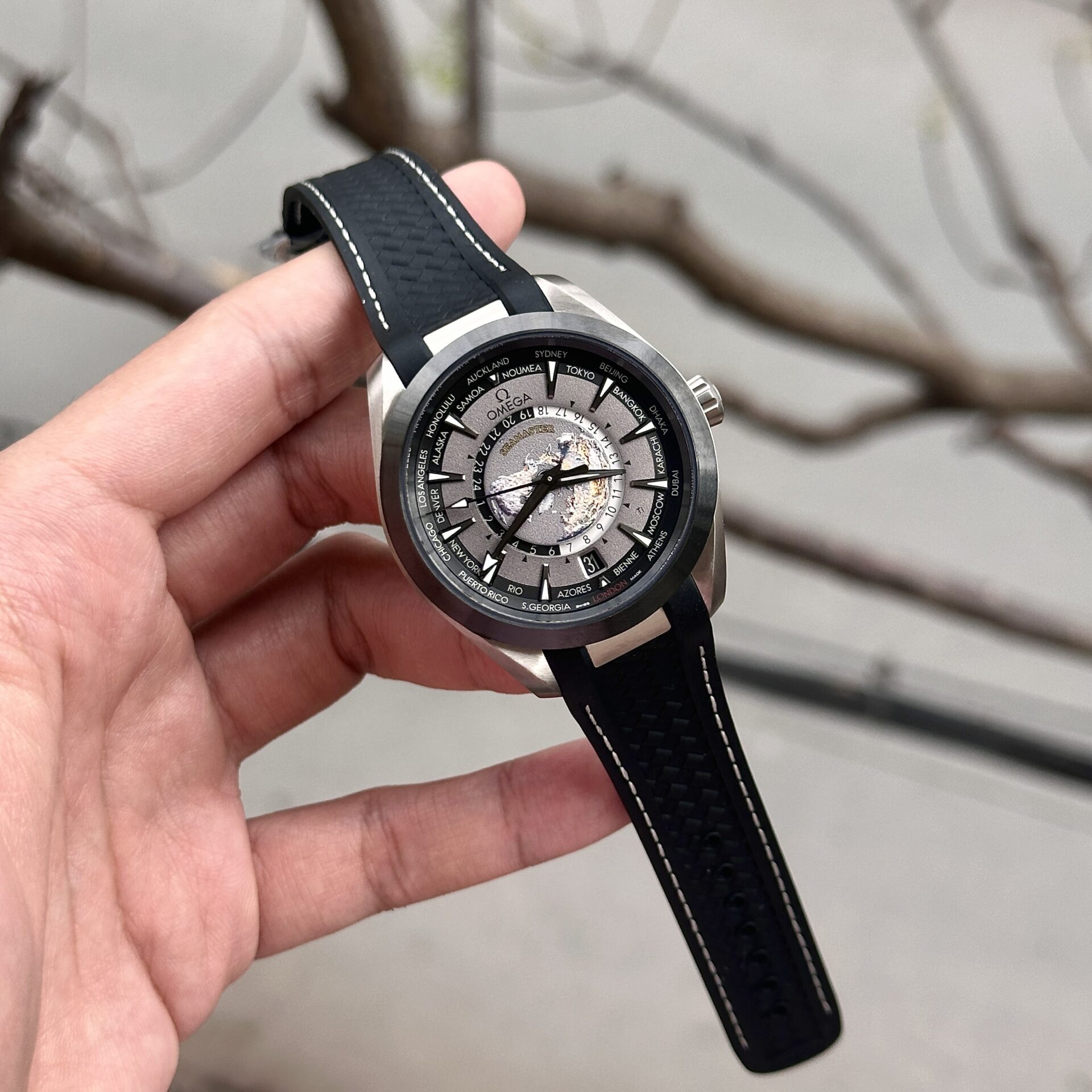 Omega Replica Watch Aqua Terra Worldtimer Gray Dial Rubber Strap VS Factory 43mm - Soul Replicas