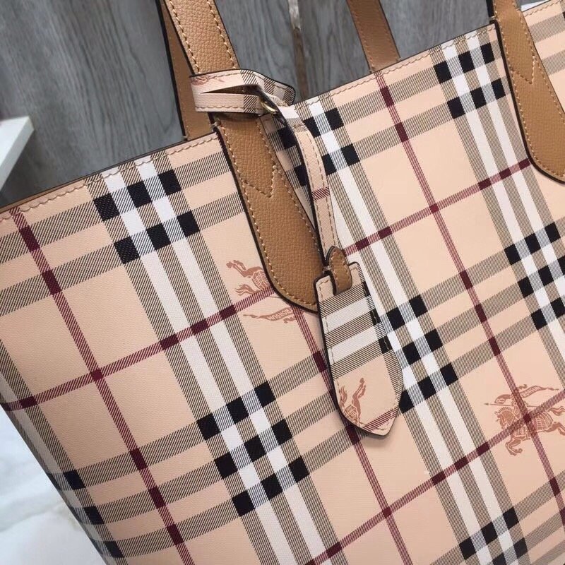 Burberry Reversible Tote Haymarket Canvas Medium For Women. Women-s Bags 19.3in/49cm - Soul Replicas