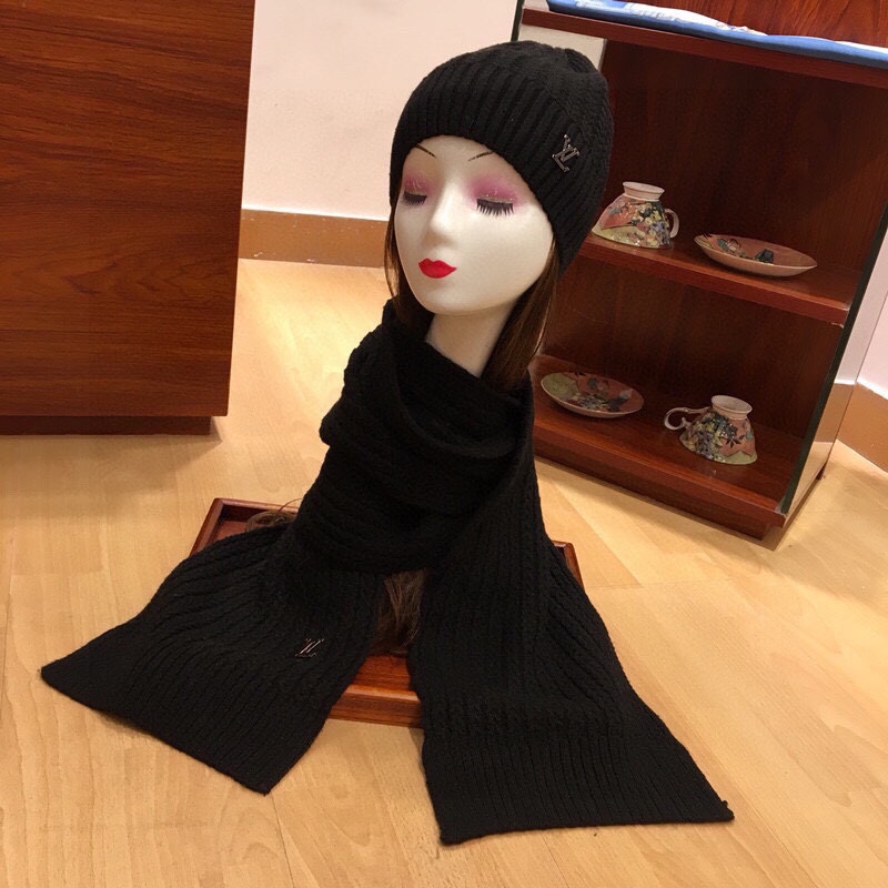 Louis Vuitton Beanie & Scarf Set In Black - Soul Replicas