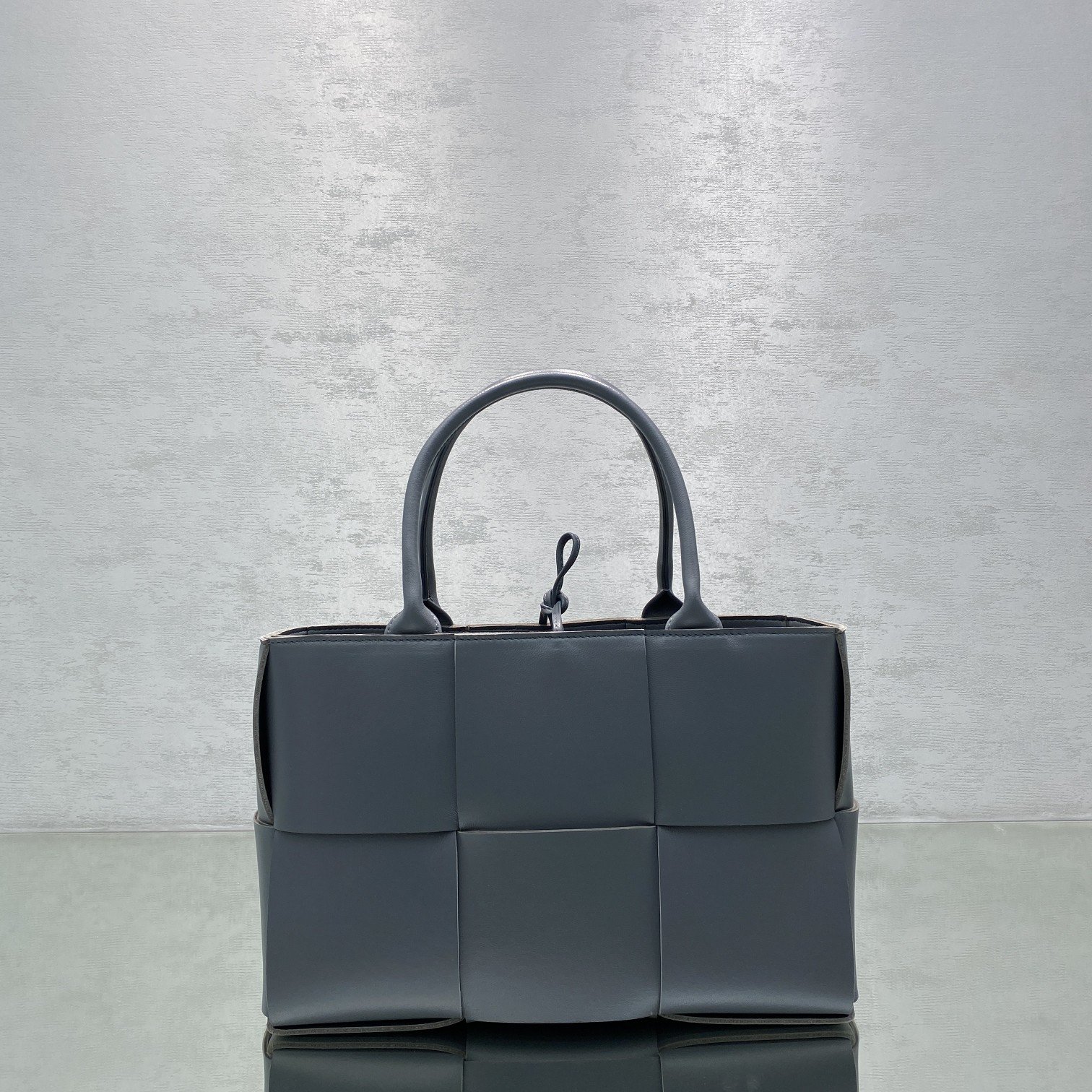 Bottega Veneta Small Arco Tote Bag Gray. For Women. Women-s Bags 14.2in/36cm - Soul Replicas