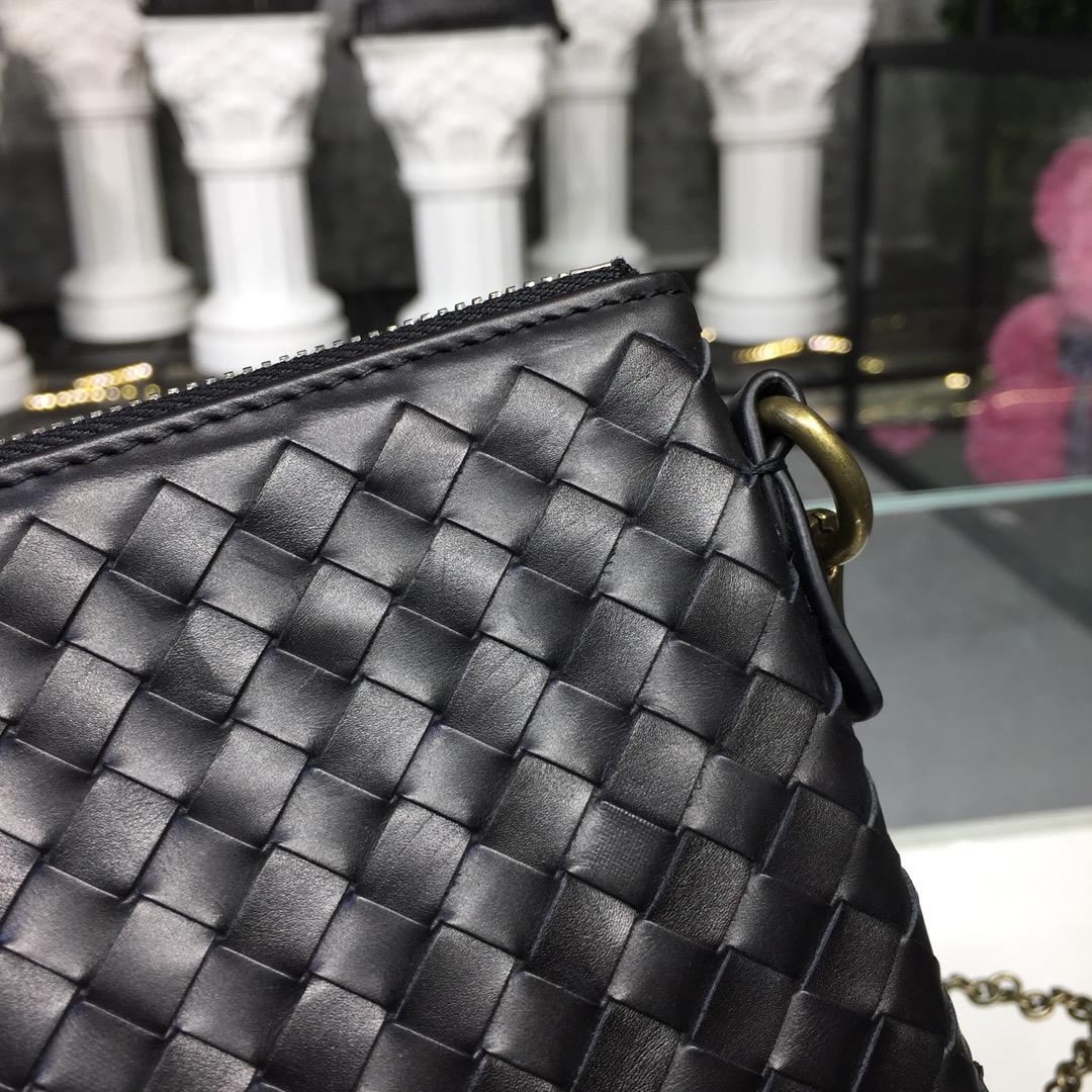 Bottega Veneta Chain Shoulder Bag Black. For Women. Women's Bags 9.6in/24.5cm - Soul Replicas