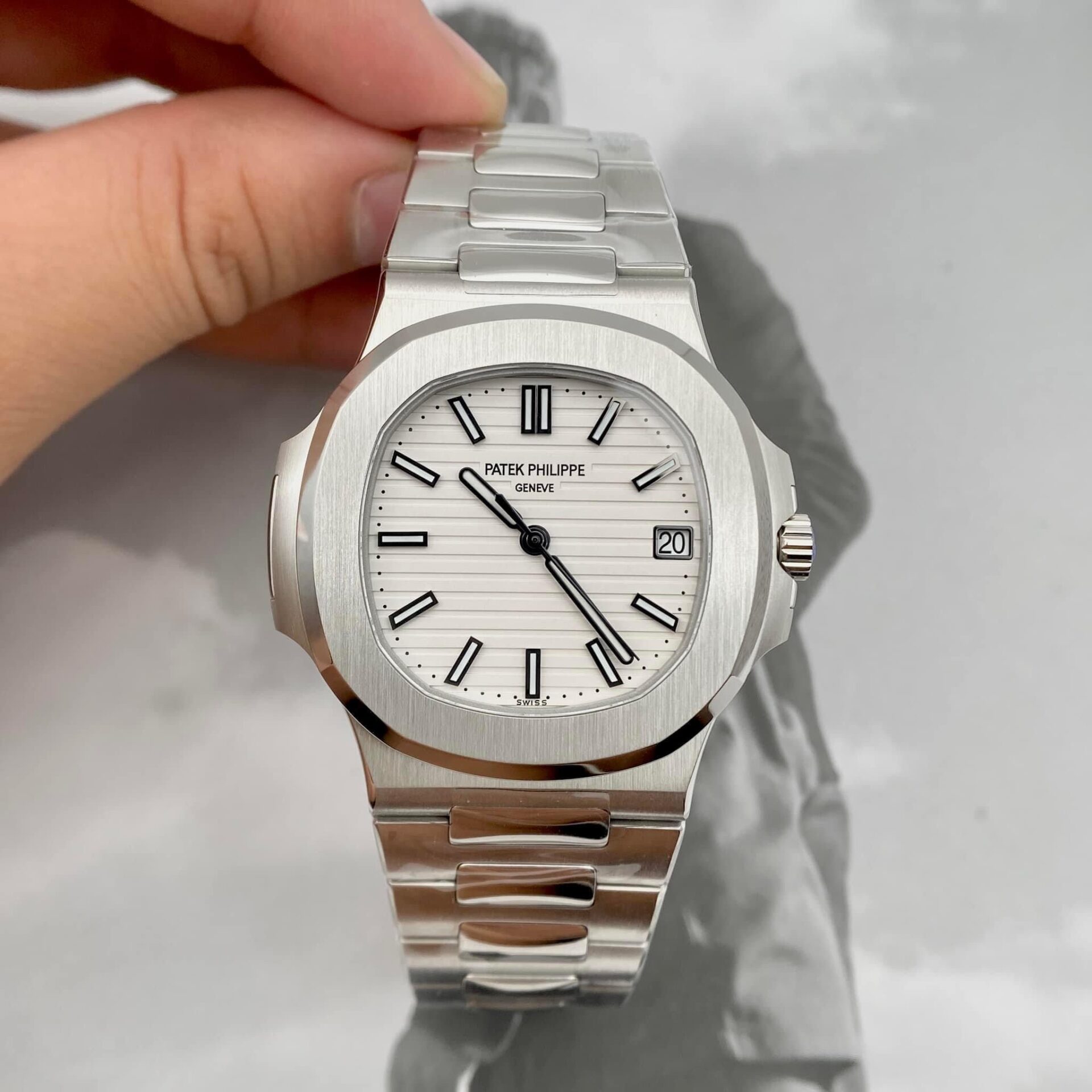 Patek Philippe Nautilus 5711 White Dial Replica Watch 3K Factory 40mm - Soul Replicas