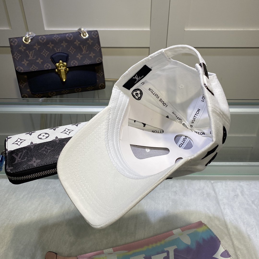 Louis Vuitton Be My Cap In White - Soul Replicas