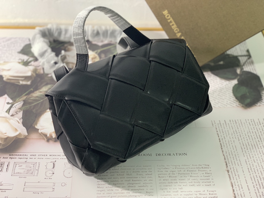 Bottega Veneta Handle Bag Black. For Women. Women-s Bags 11.4in/29cm - Soul Replicas