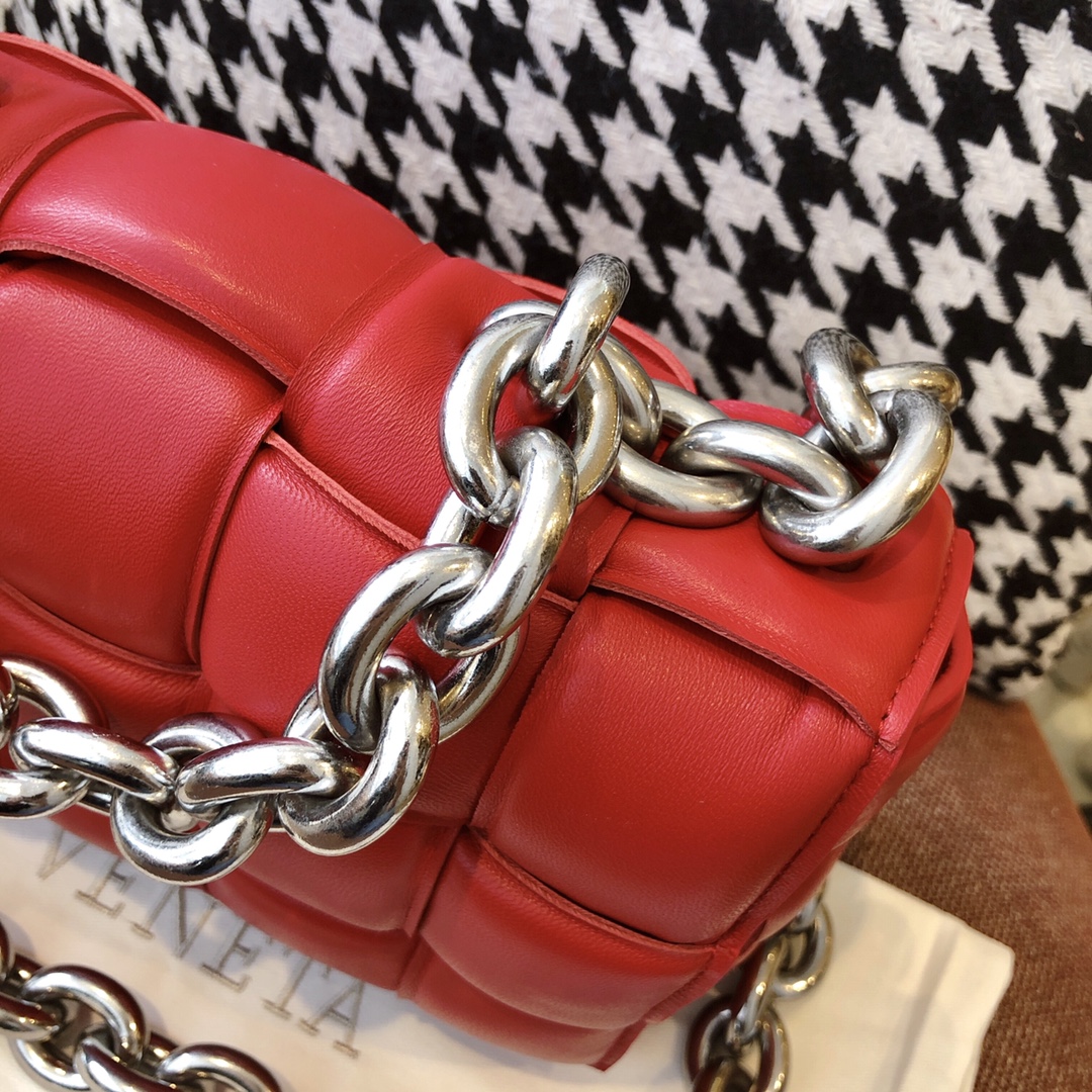 Bottega Veneta Chain Cassette Red. For Women. Women's Bags 10.2in/26cm - Soul Replicas