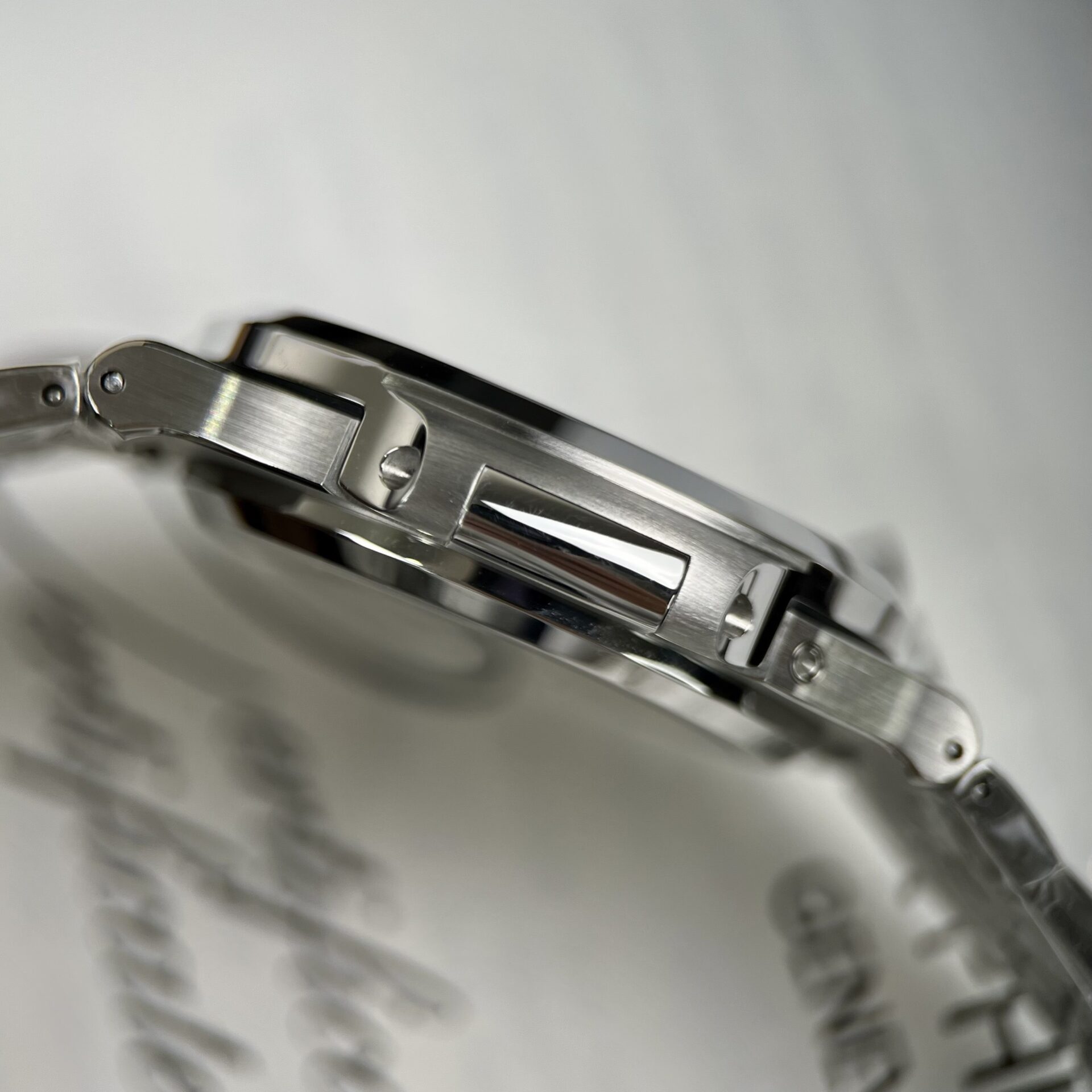 Patek Philippe Nautilus 5712 Replica 1:1 Watch Green Dial ZF 40mm - Soul Replicas