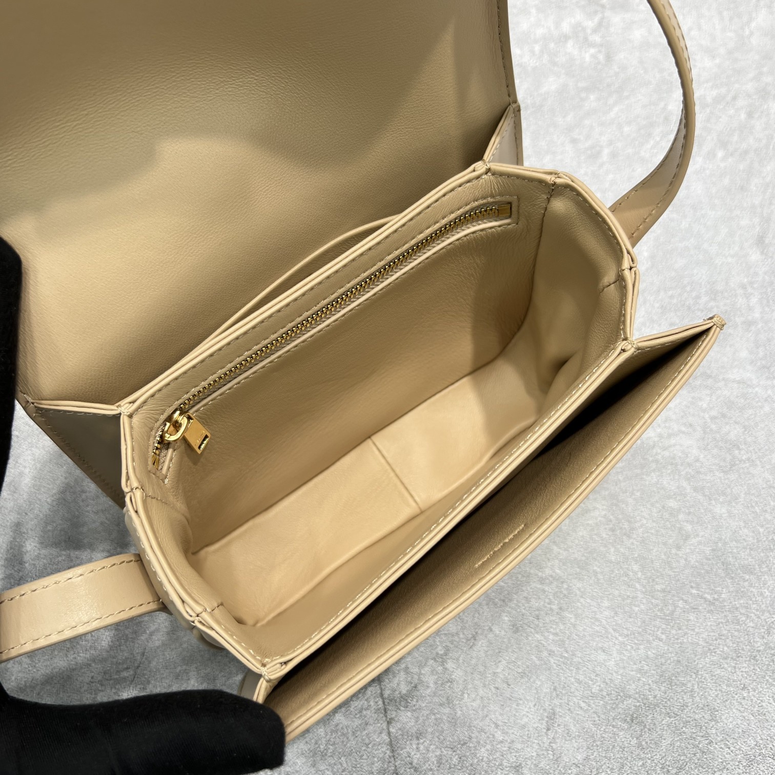 Celine Classique Cuir Triomphe Bag Beige For Women 9in/22cm - Soul Replicas