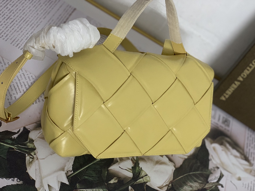 Bottega Veneta Handle Bag Yellow. For Women. Women-s Bags 11.4in/29cm - Soul Replicas