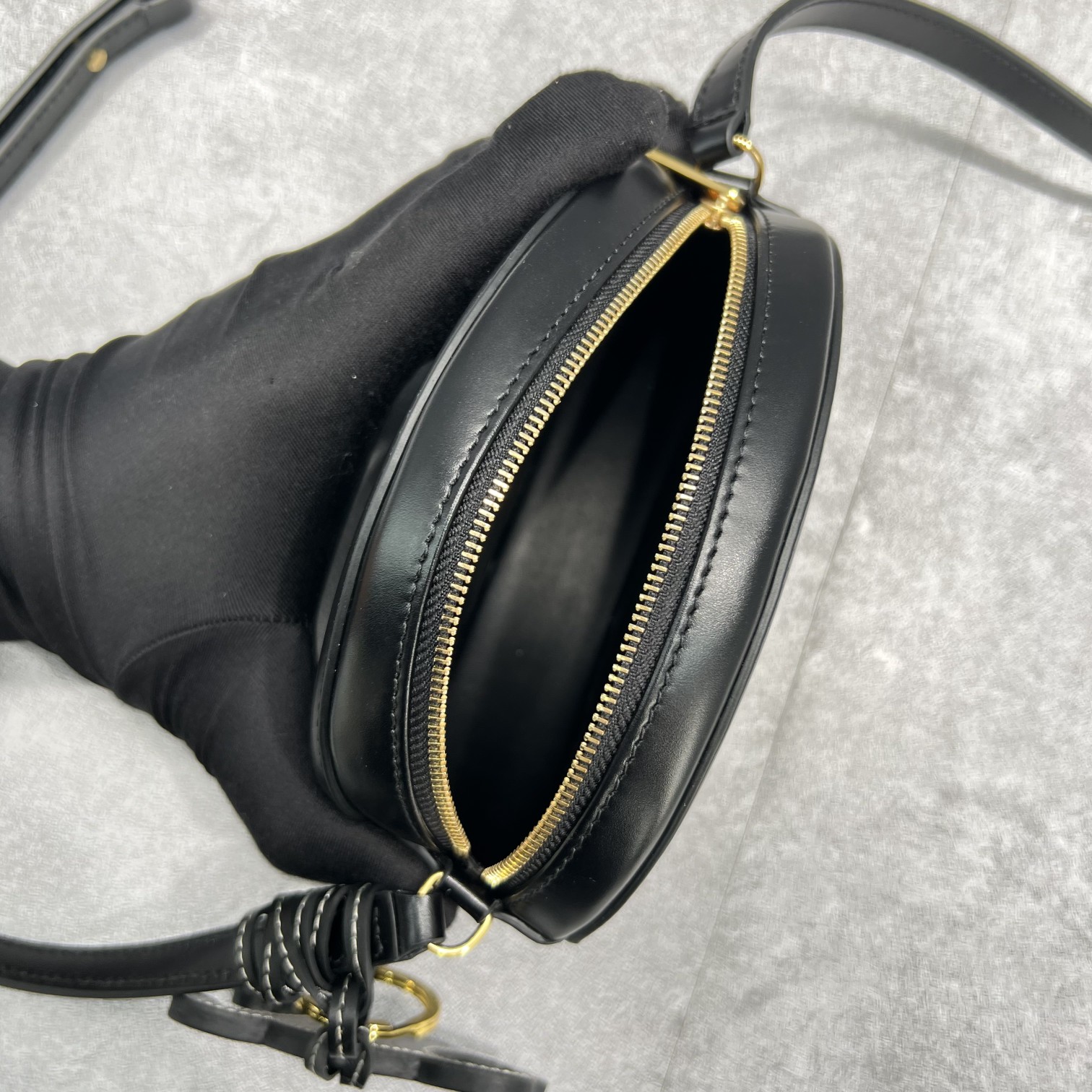 Celine Crossbody Oval Purse Cuir Triomphe Black For Women 6in/16cm 10I703DPQ.38NO - Soul Replicas