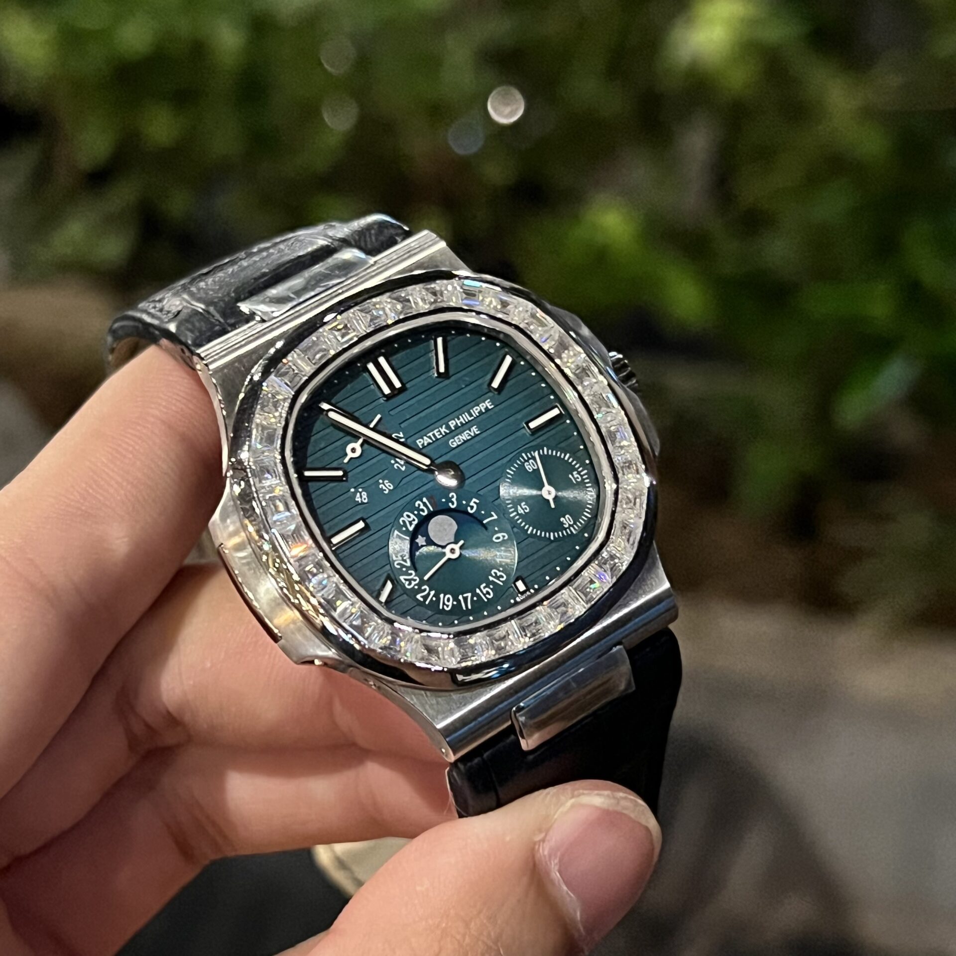 Patek Philippe Nautilus 5722G With Diamond Moissanite Replica 11 Watch 40mm - Soul Replicas